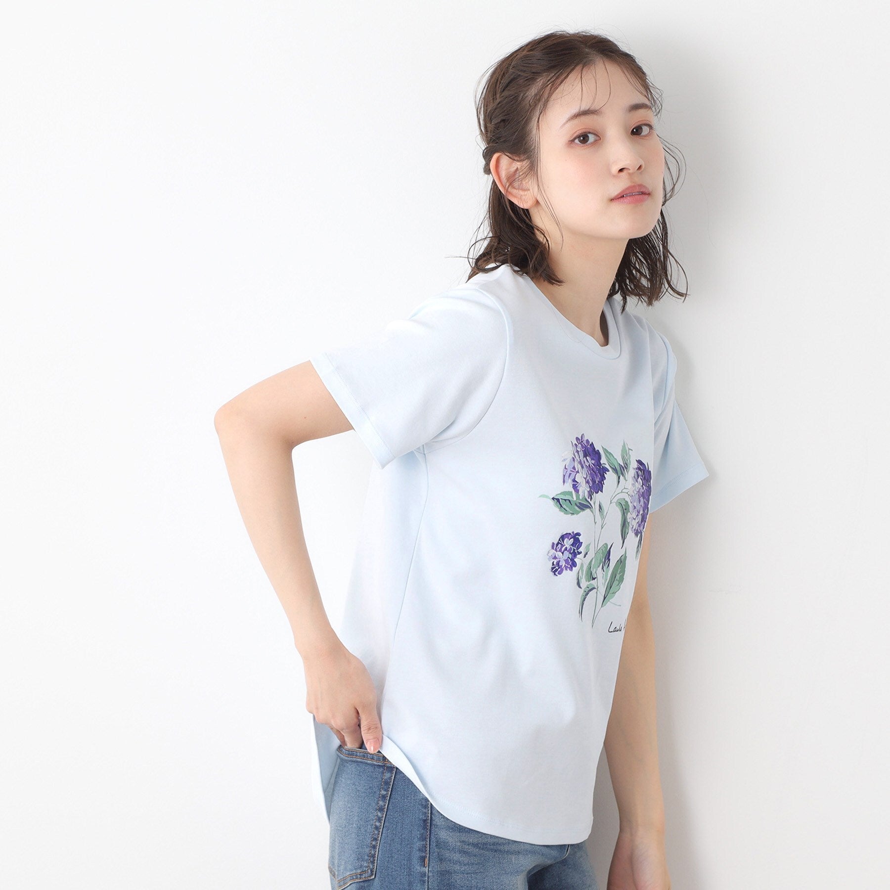 ローラ アシュレイ LAURA ASHLEY 【コットン100％／洗える】ハイドランジア柄Tシャツ （オフホワイト(003)） オフホワイト(003)