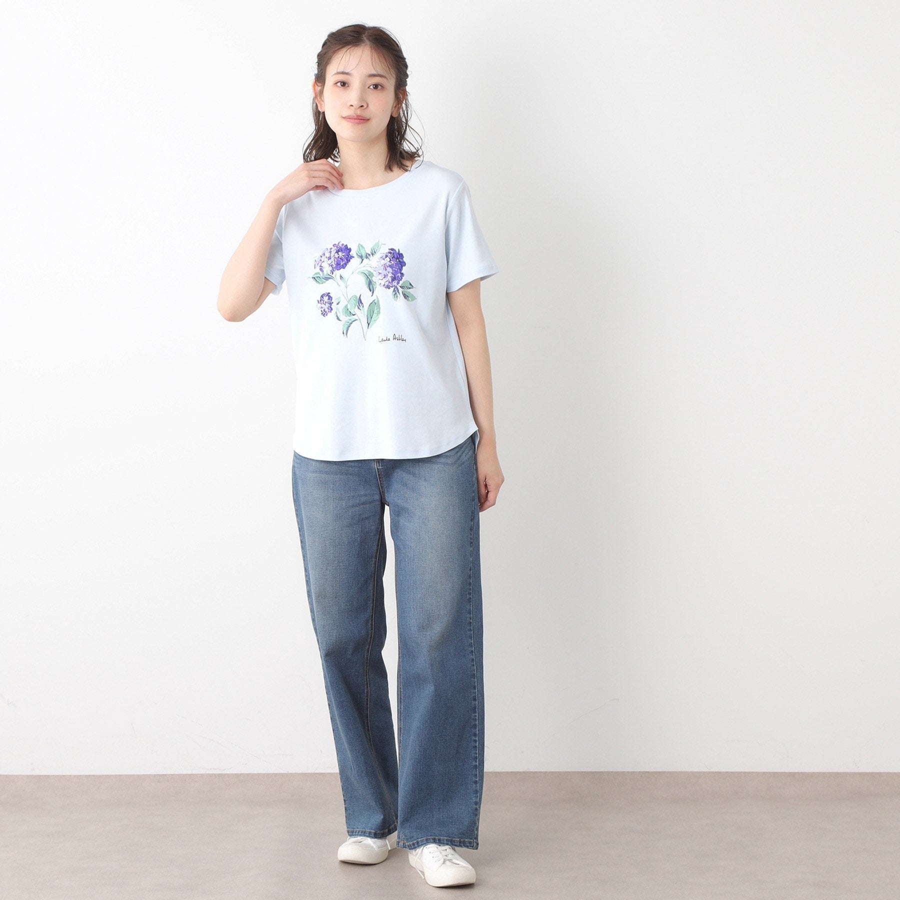 ローラ アシュレイ LAURA ASHLEY 【コットン100％／洗える】ハイドランジア柄Tシャツ （オフホワイト(003)） オフホワイト(003)