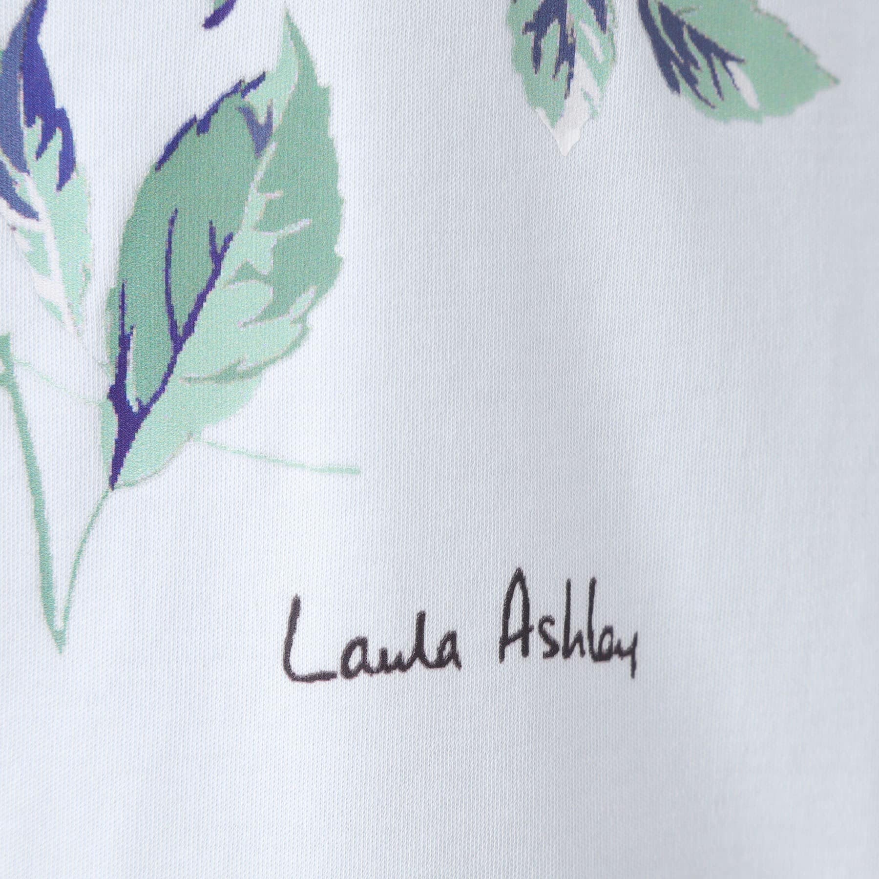 ローラ アシュレイ LAURA ASHLEY 【コットン100％／洗える】ハイドランジア柄Tシャツ （オフホワイト(003)） オフホワイト(003)