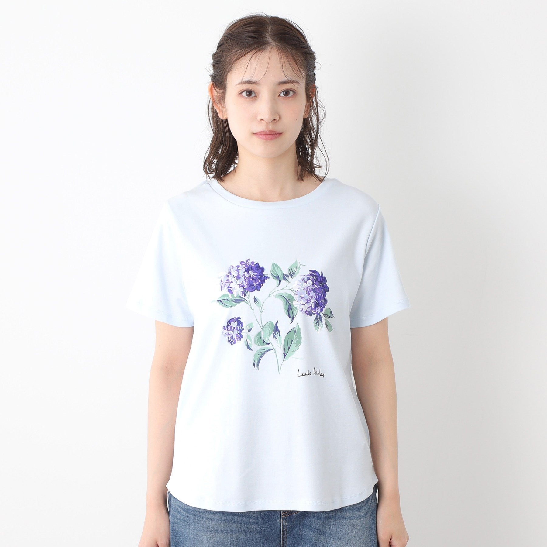 ローラ アシュレイ LAURA ASHLEY 【コットン100％／洗える】ハイドランジア柄Tシャツ （オフホワイト(003)） オフホワイト(003)