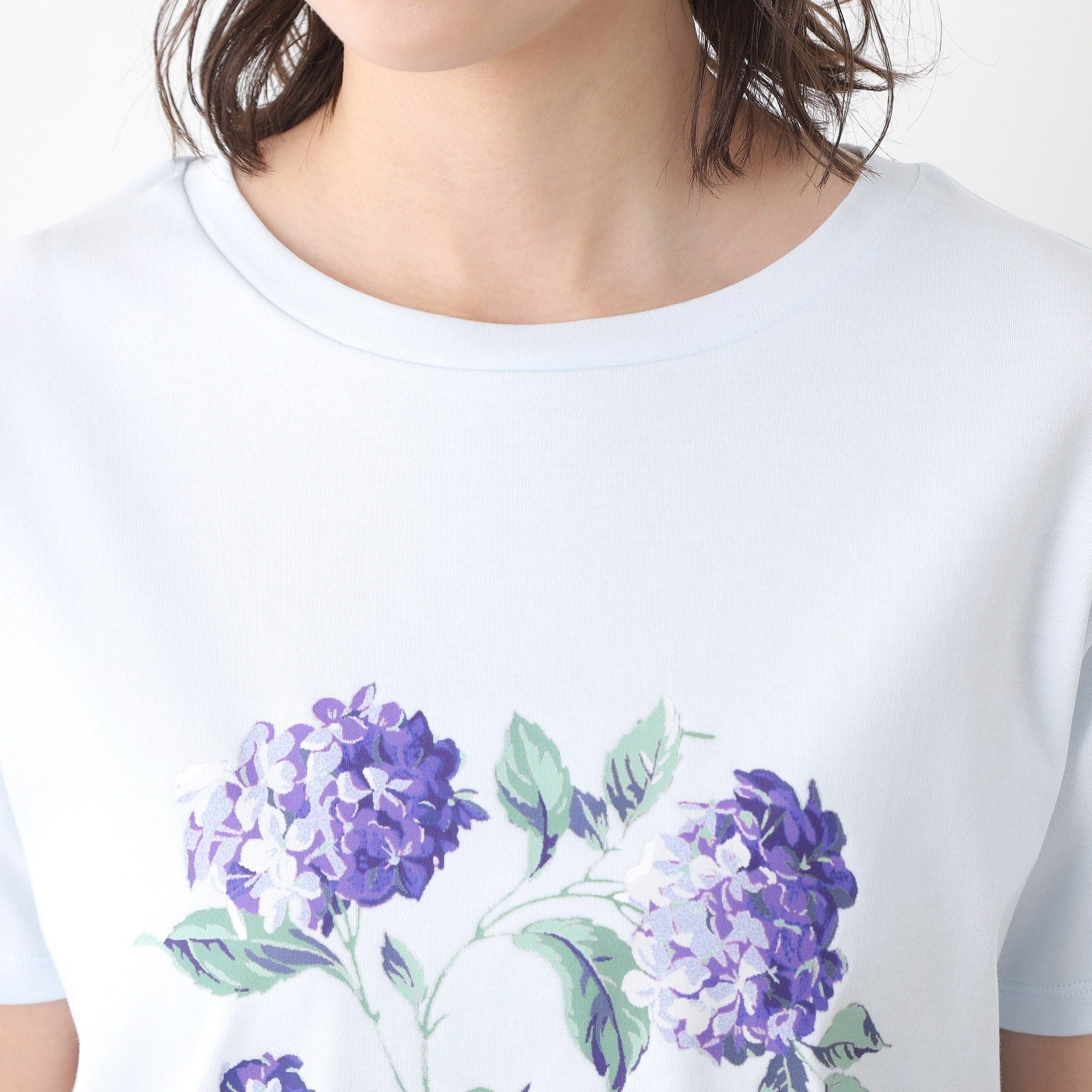 ローラ アシュレイ LAURA ASHLEY 【コットン100％／洗える】ハイドランジア柄Tシャツ （オフホワイト(003)） オフホワイト(003)