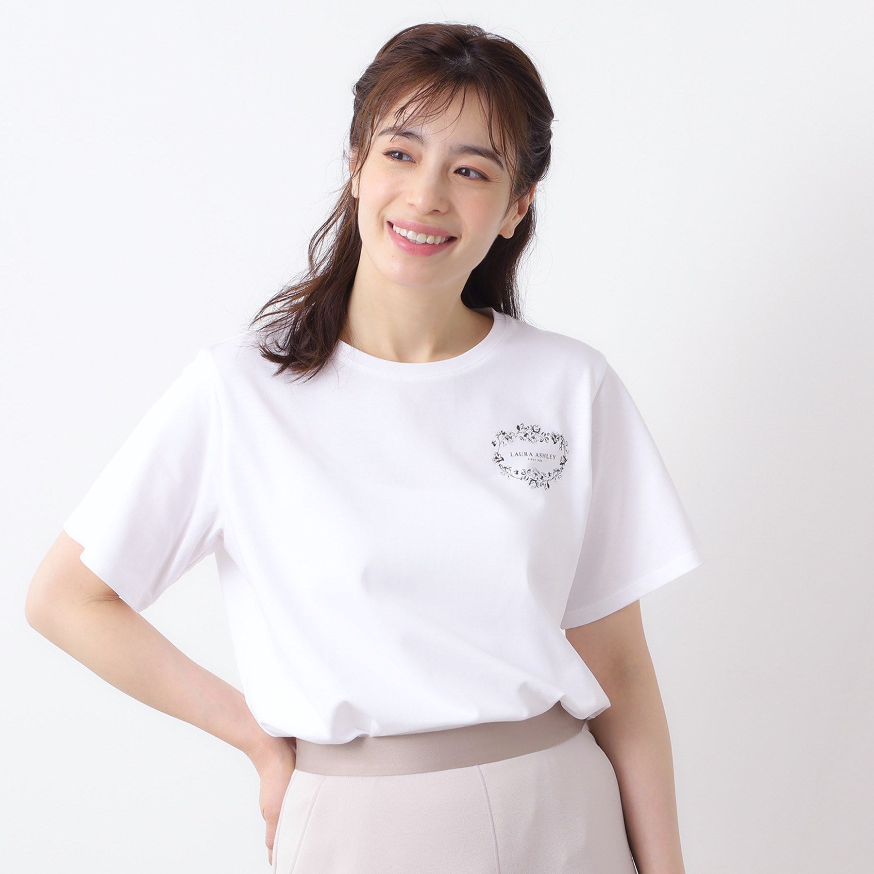 ローラ アシュレイ LAURA ASHLEY 【日本製】フローラルクラウン ロゴTシャツ （オフホワイト(003)） オフホワイト(003)