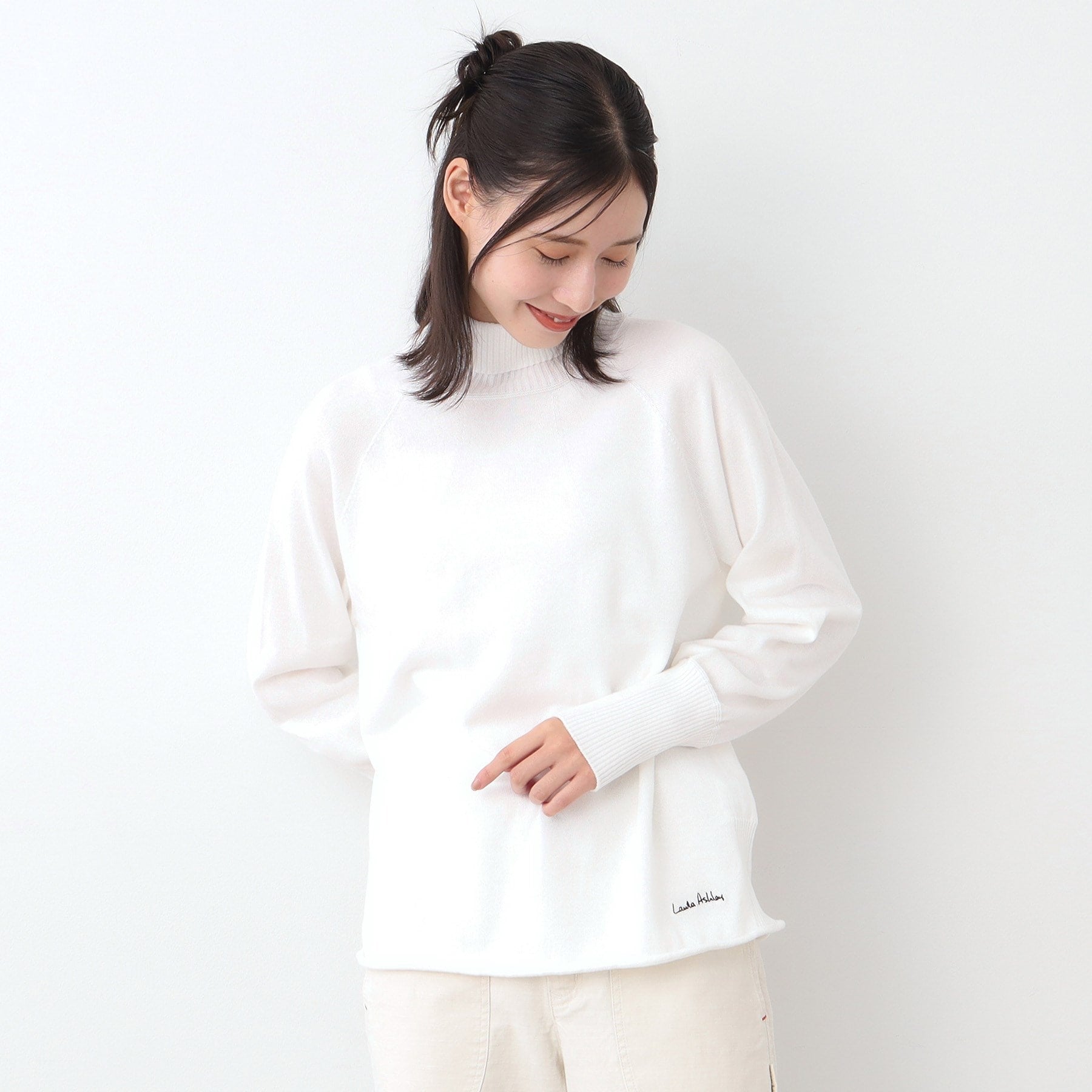 ローラ アシュレイ LAURA ASHLEY 【日本製】コンパクトヤーン ハイネックプルオーバー （アイボリー(004)） アイボリー(004)