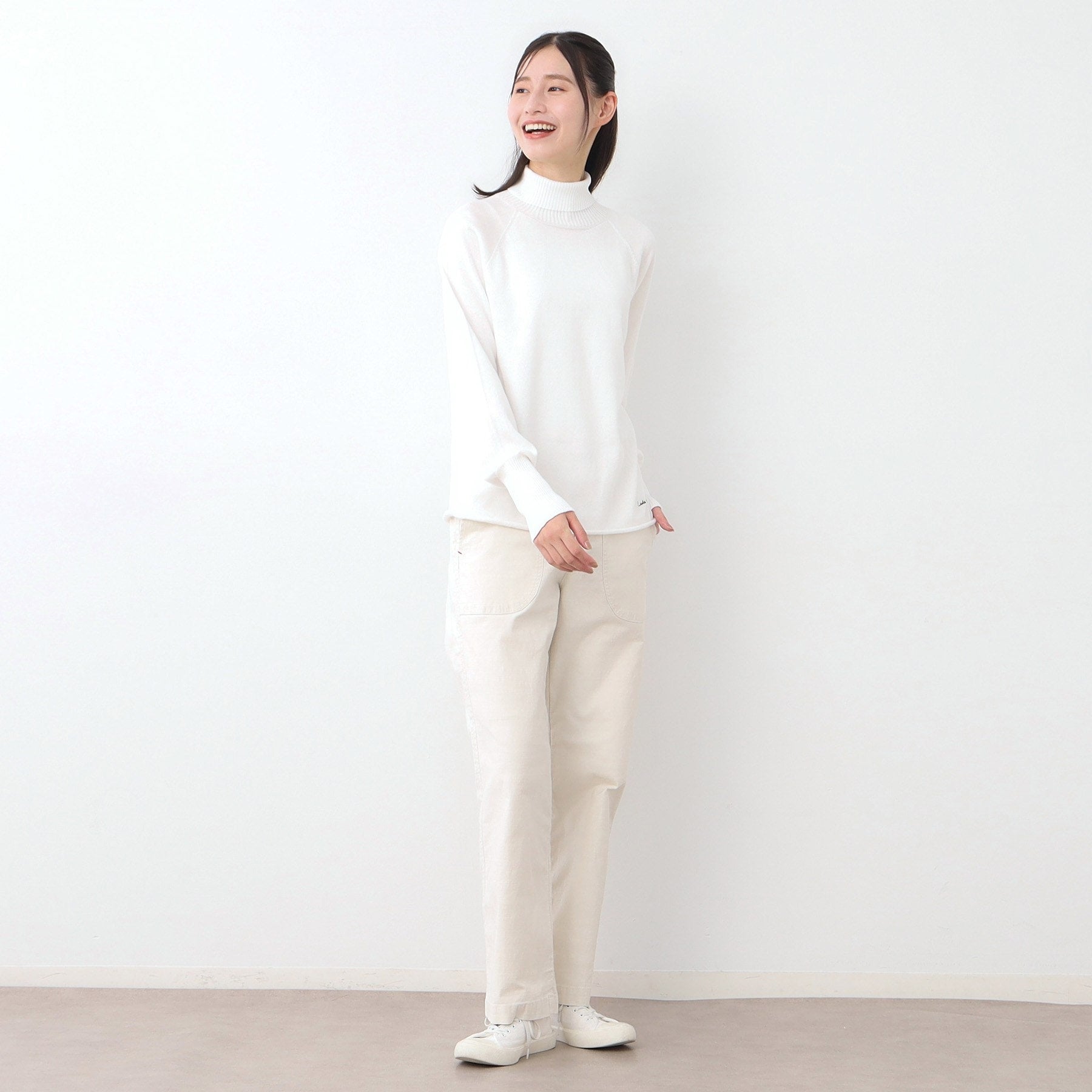 ローラ アシュレイ LAURA ASHLEY 【日本製】コンパクトヤーン ハイネックプルオーバー （アイボリー(004)） アイボリー(004)