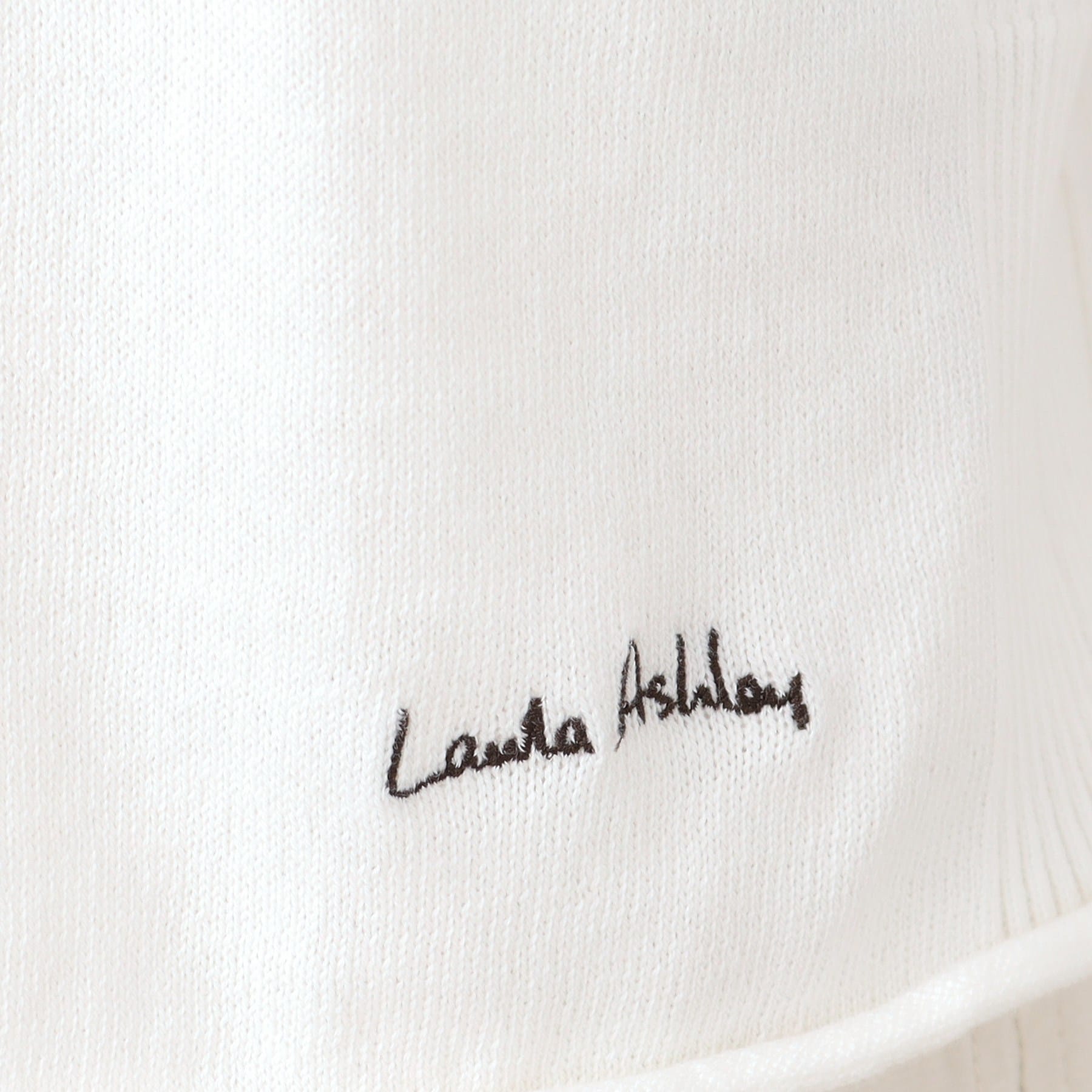 ローラ アシュレイ LAURA ASHLEY 【日本製】コンパクトヤーン ハイネックプルオーバー （アイボリー(004)） アイボリー(004)