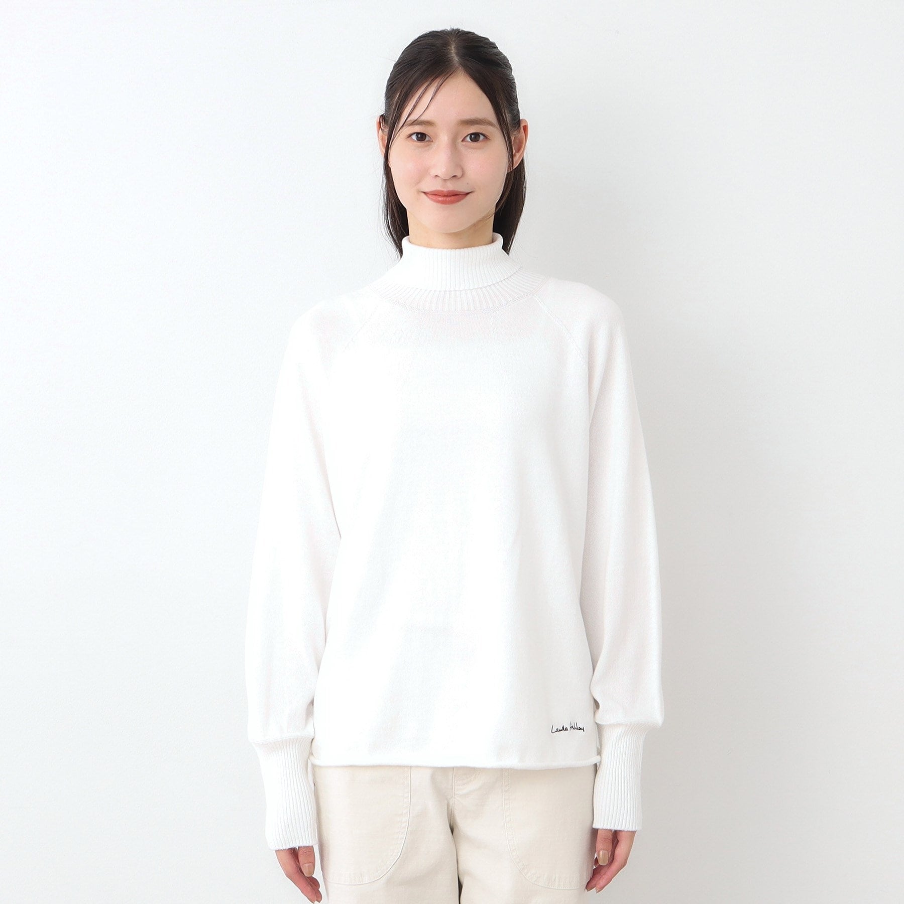 ローラ アシュレイ LAURA ASHLEY 【日本製】コンパクトヤーン ハイネックプルオーバー （アイボリー(004)） アイボリー(004)