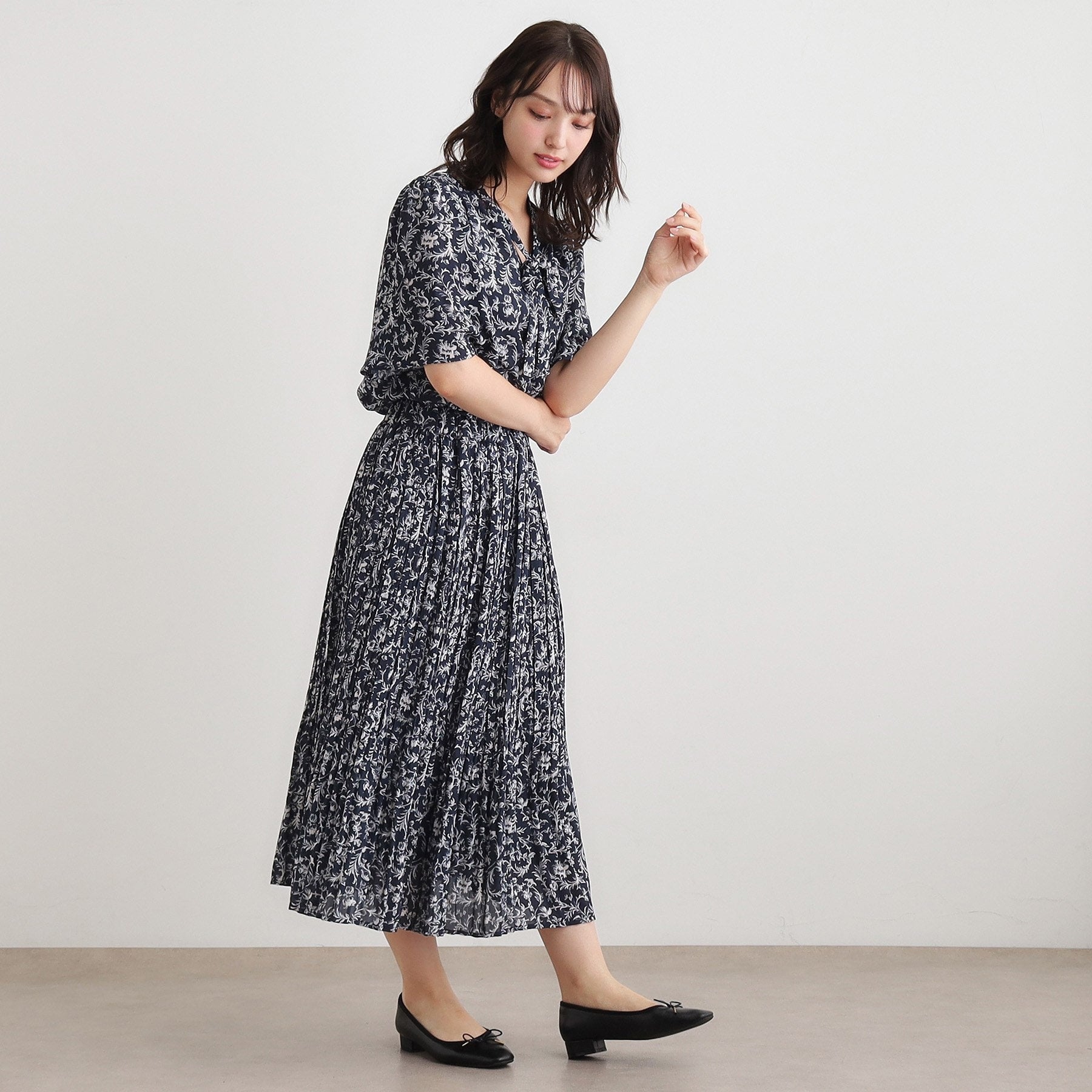 ローラ アシュレイ LAURA ASHLEY 【ボウタイ／同柄アイテムあり】アイロンワーク スクロール柄ブラウス （アイボリー(104)） アイボリー(104)