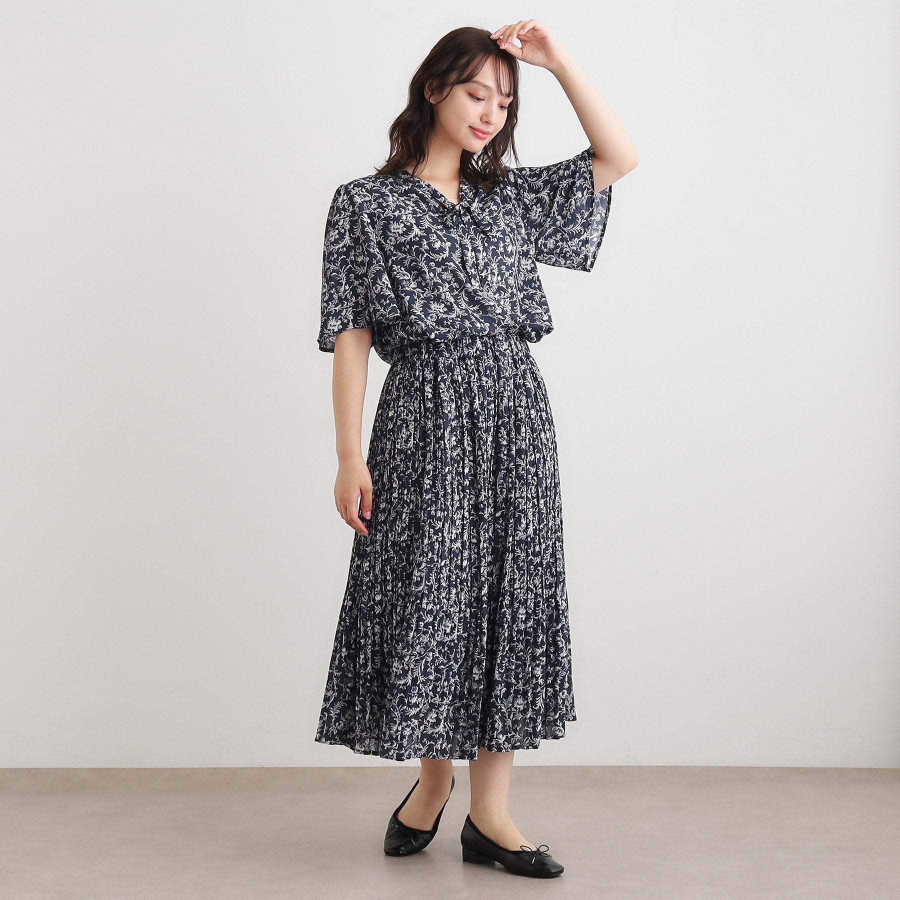 ローラ アシュレイ LAURA ASHLEY 【ボウタイ／同柄アイテムあり】アイロンワーク スクロール柄ブラウス （アイボリー(104)） アイボリー(104)