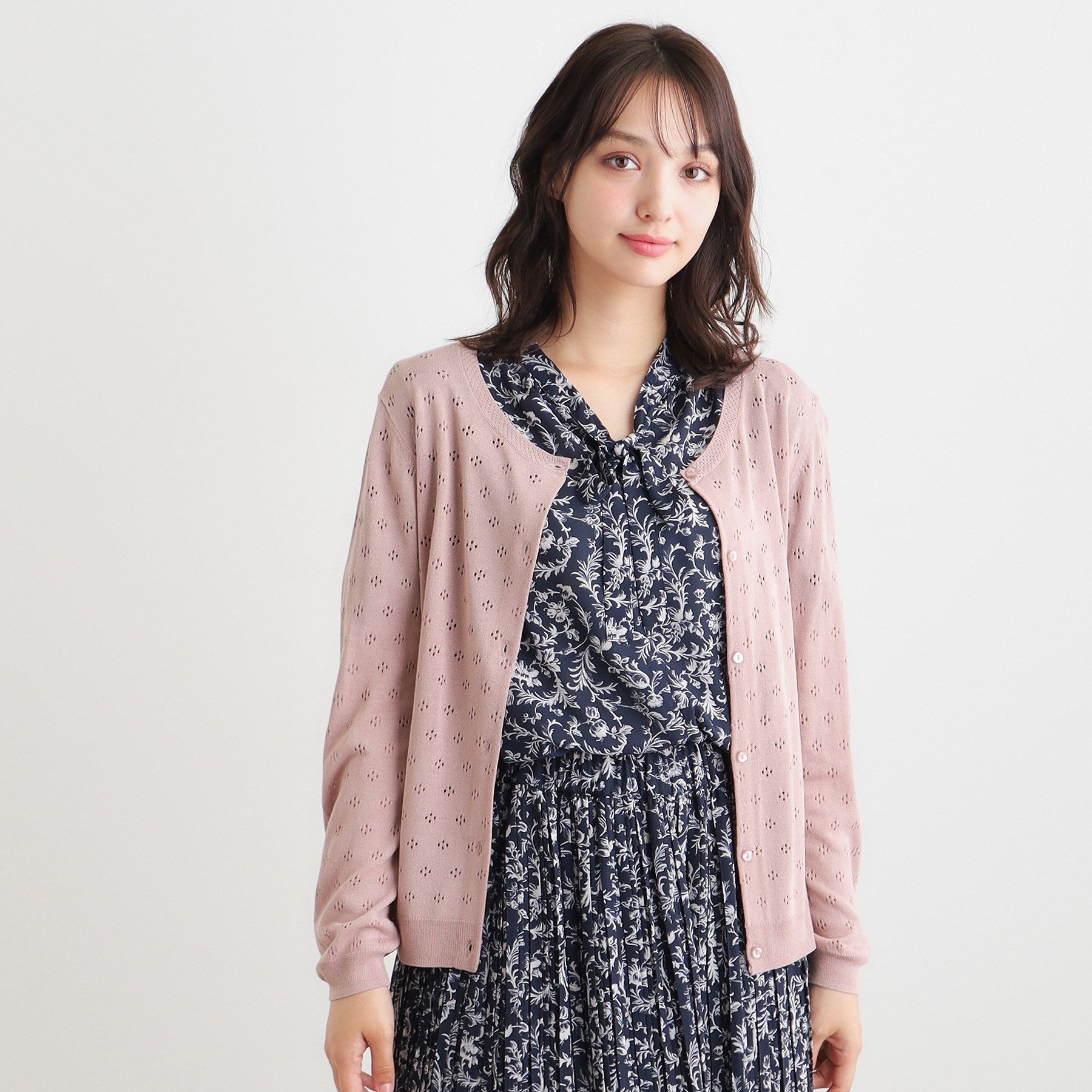 ローラ アシュレイ LAURA ASHLEY 【人気デザイン！アイレット入り】カーディガン （ライトグレー(010)） ライトグレー(010)