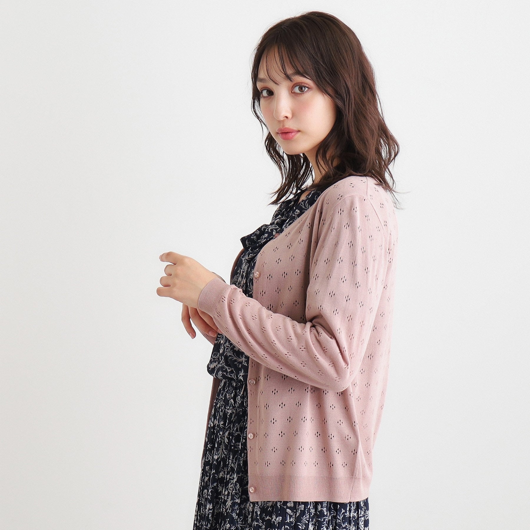 ローラ アシュレイ LAURA ASHLEY 【人気デザイン！アイレット入り】カーディガン （ライトグレー(010)） ライトグレー(010)