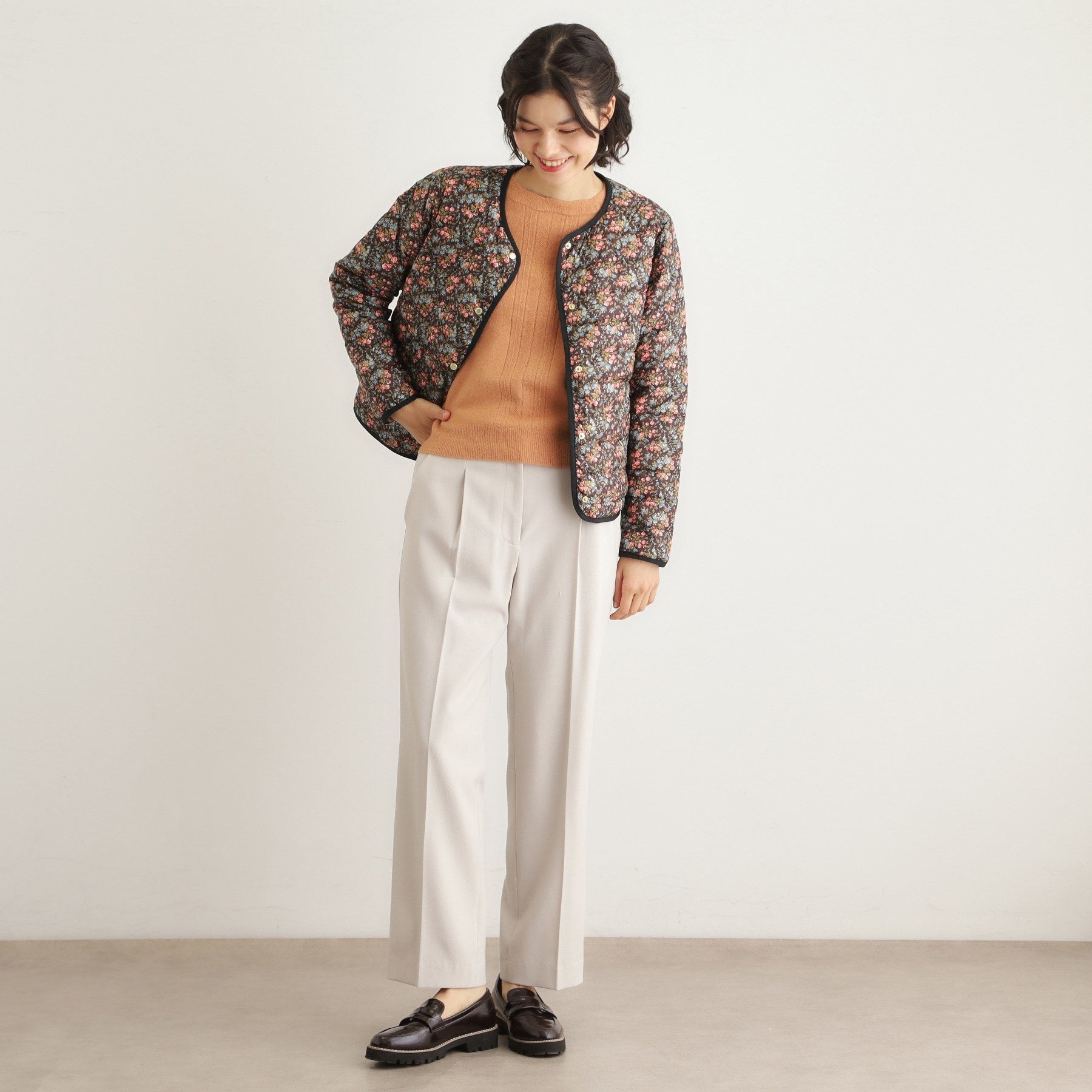 ローラ アシュレイ LAURA ASHLEY 【ダウン使用／ロゴ刻印ボタン】エラビー フローラル柄 ライトダウンコート （ブラック(119)） ブラック(119)