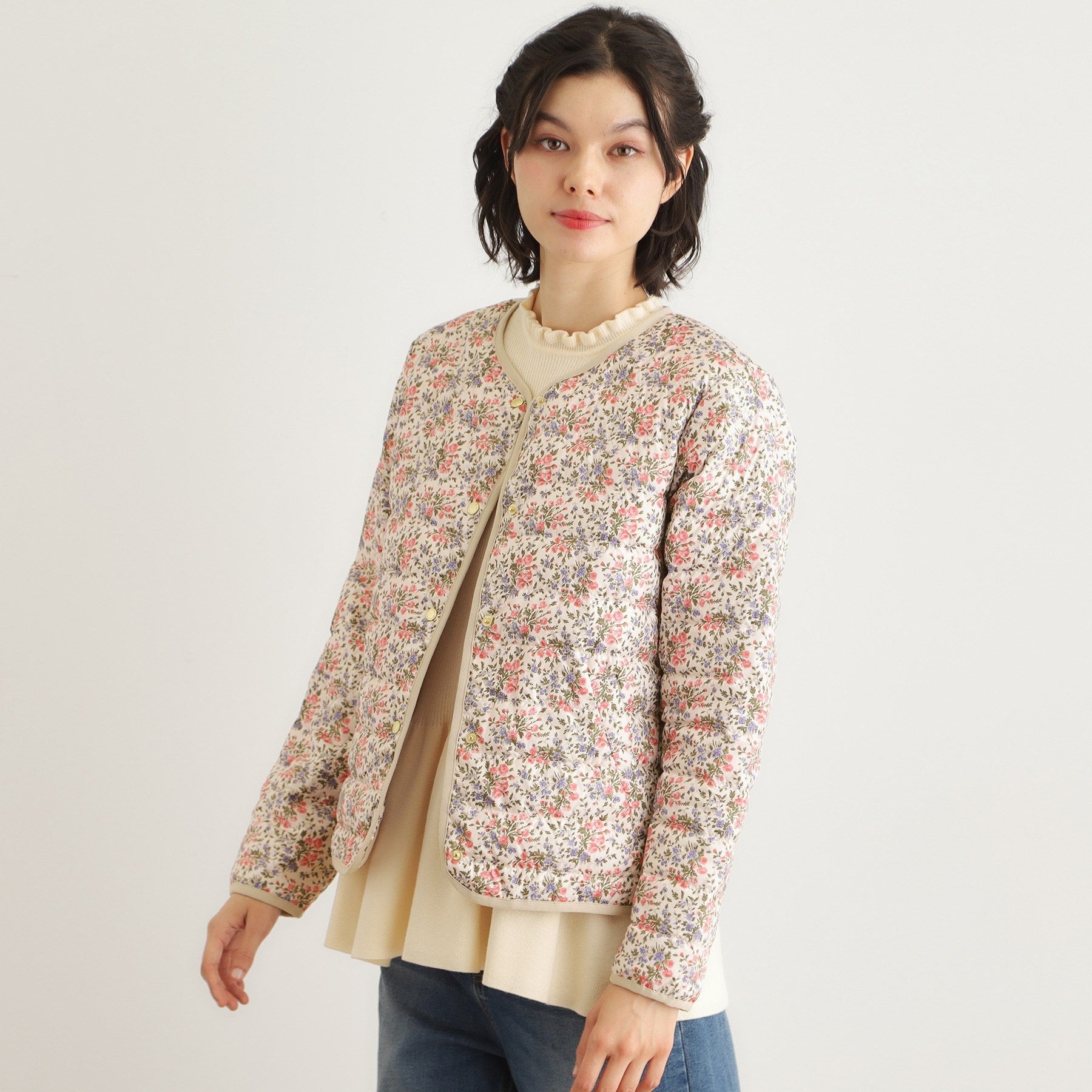 ローラ アシュレイ LAURA ASHLEY 【ダウン使用／ロゴ刻印ボタン】エラビー フローラル柄 ライトダウンコート （ブラック(119)） ブラック(119)