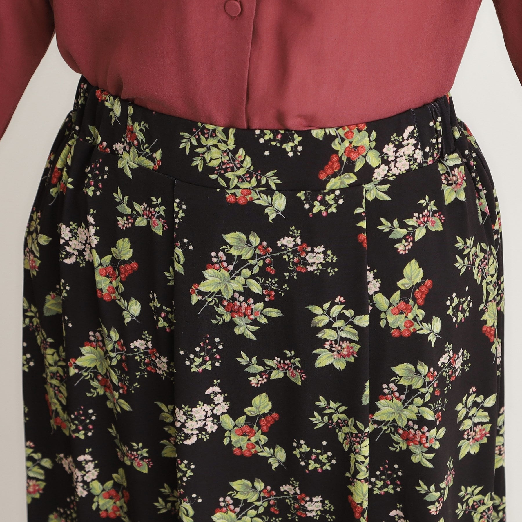 ローラ アシュレイ LAURA ASHLEY 【洗える／ジャージ素材／同柄アイテムあり】ベリーズ スペースド柄スカート （ブラック(119)） ブラック(119)