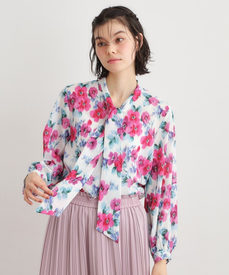 ローラ アシュレイ LAURA ASHLEY 【洗える／同柄アイテムあり】フリーサム ヘイズ柄 ボウタイブラウス （オフホワイト(103)） オフホワイト(103)