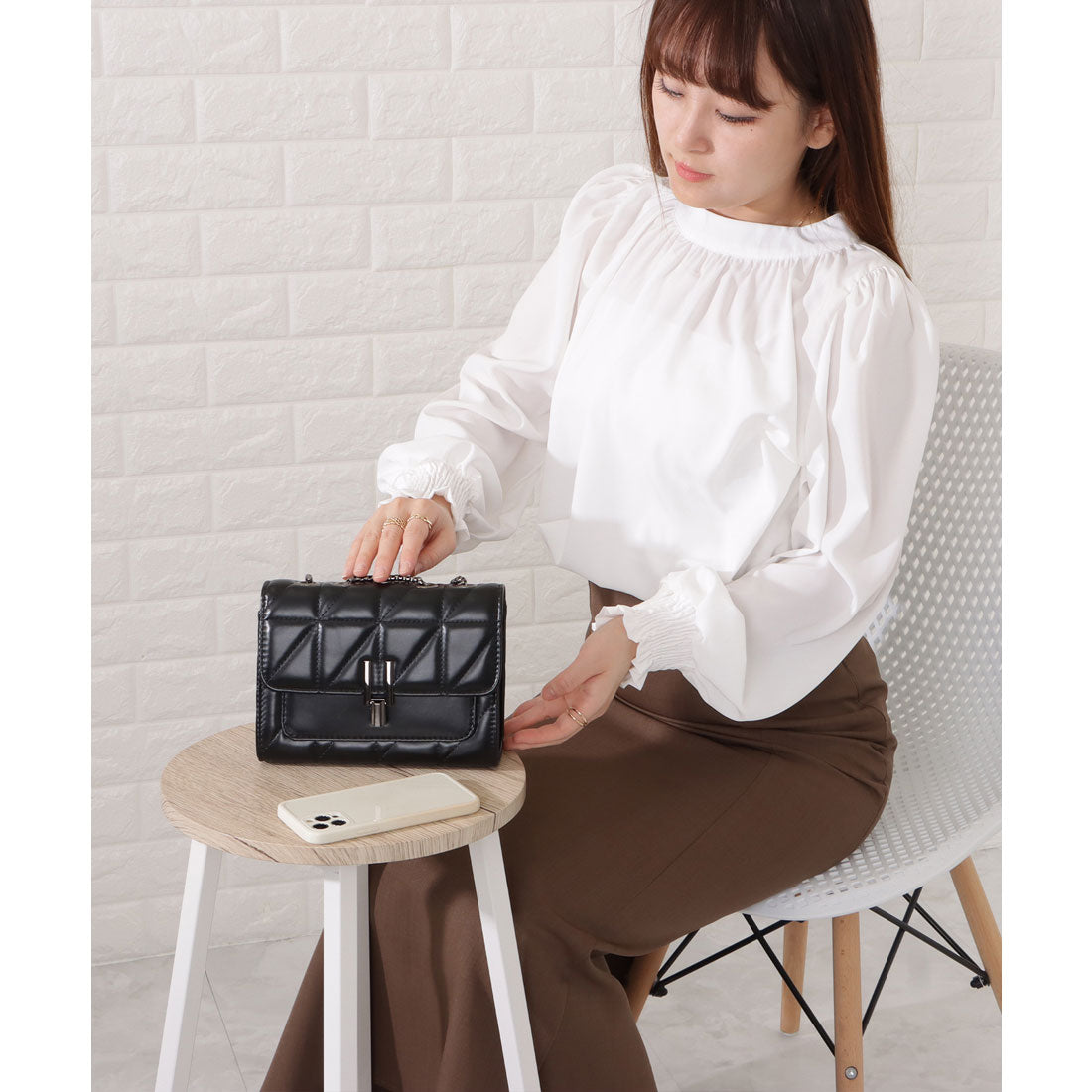 レースレディース Lace Ladies ラインバックル付きレザー調キルティングショルダーバッグ （ブラック） ブラック