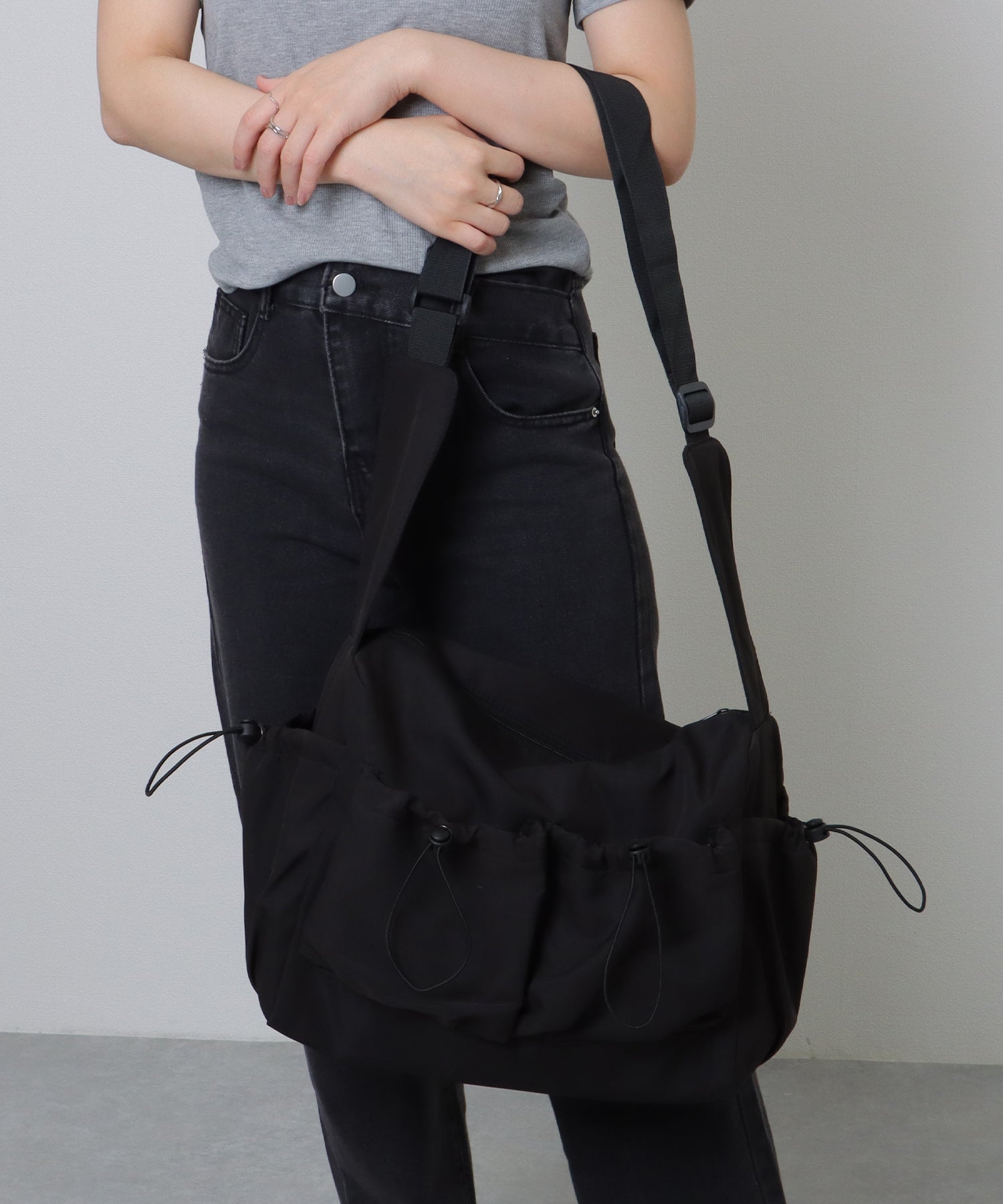 レースレディース Lace Ladies ソリッドカラー ドローコード付き 多ポケット ショルダーバッグ （ホワイト） ホワイト