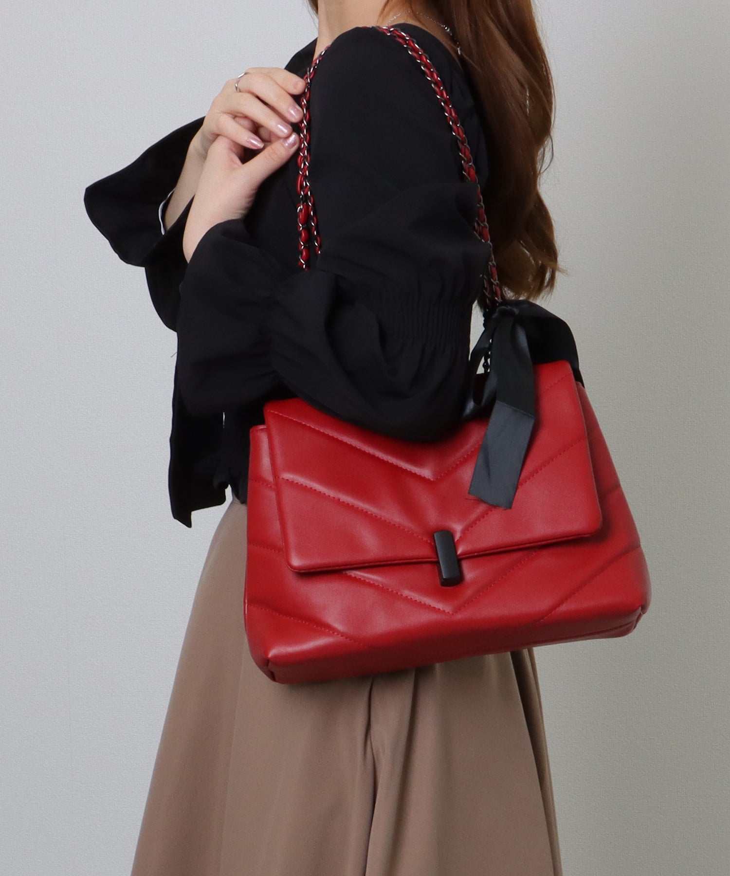 レースレディース Lace Ladies リボン付き Vステッチ スクエア チェーン ショルダーバッグ （ブラック） ブラック