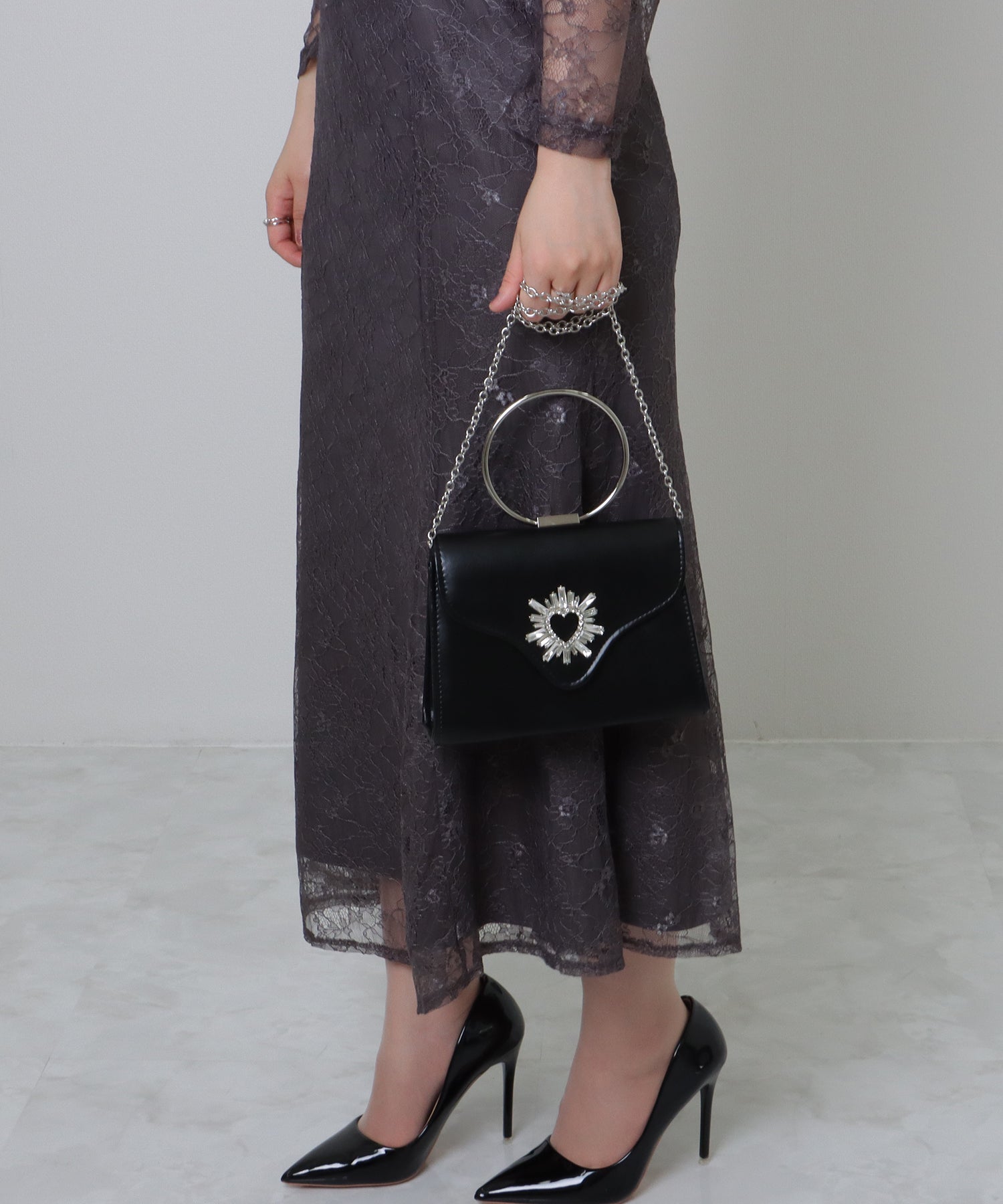 レースレディース Lace Ladies ハート ビジュー付き リング ハンドル コンパクト ハンドバッグ （ブラック） ブラック