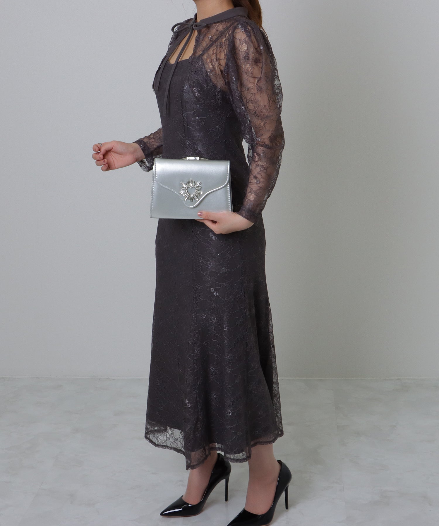 レースレディース Lace Ladies ハート ビジュー付き リング ハンドル コンパクト ハンドバッグ （ブラック） ブラック