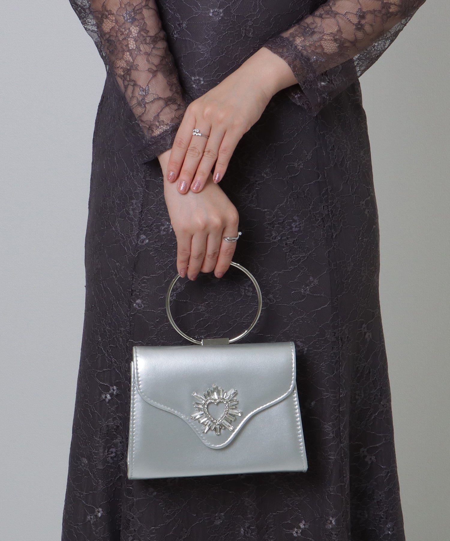 レースレディース Lace Ladies ハート ビジュー付き リング ハンドル コンパクト ハンドバッグ （ブラック） ブラック