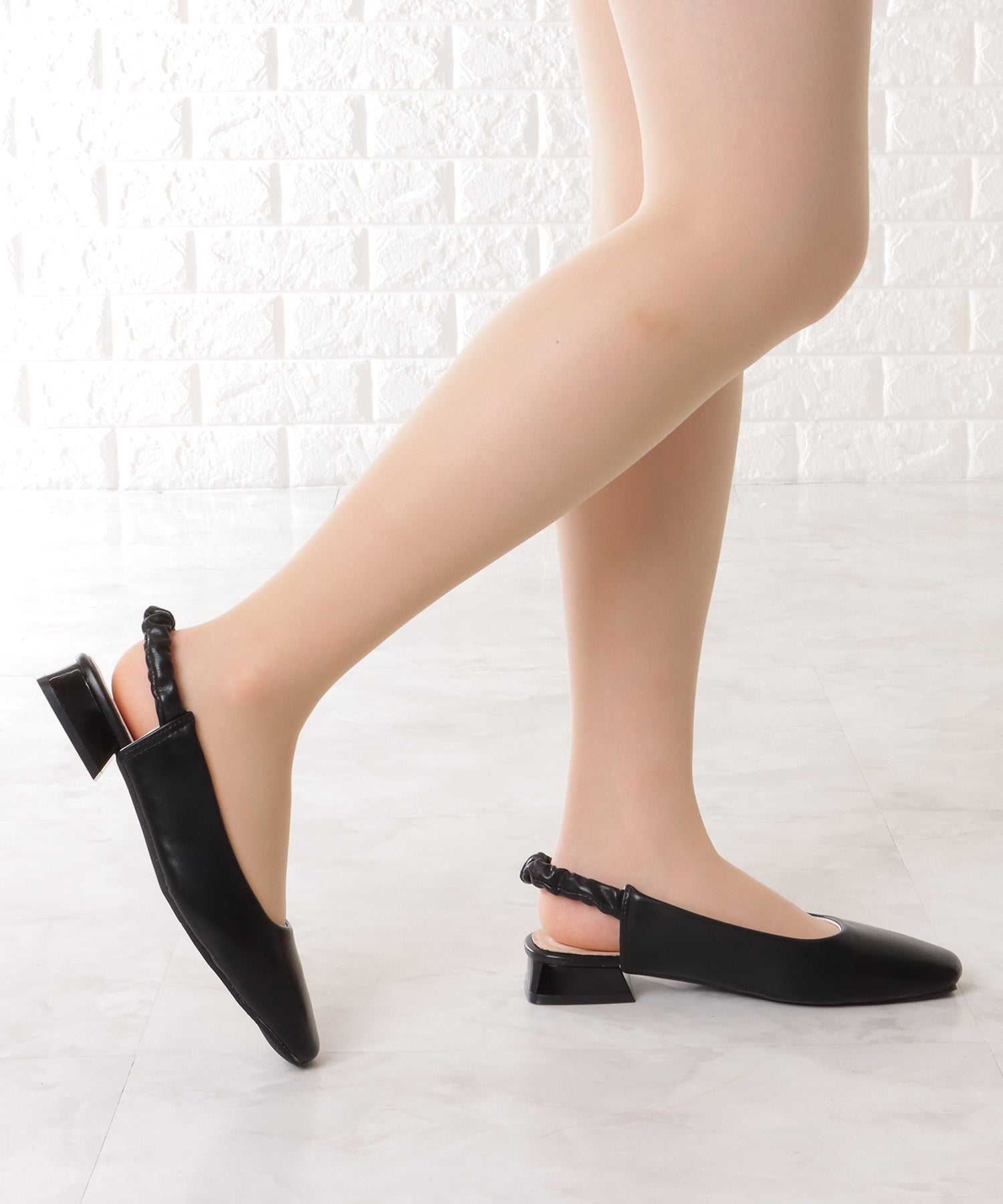 レースレディース Lace Ladies レザー調 スクエアトゥ バックオープン ストラップ パンプス （ブラック） ブラック