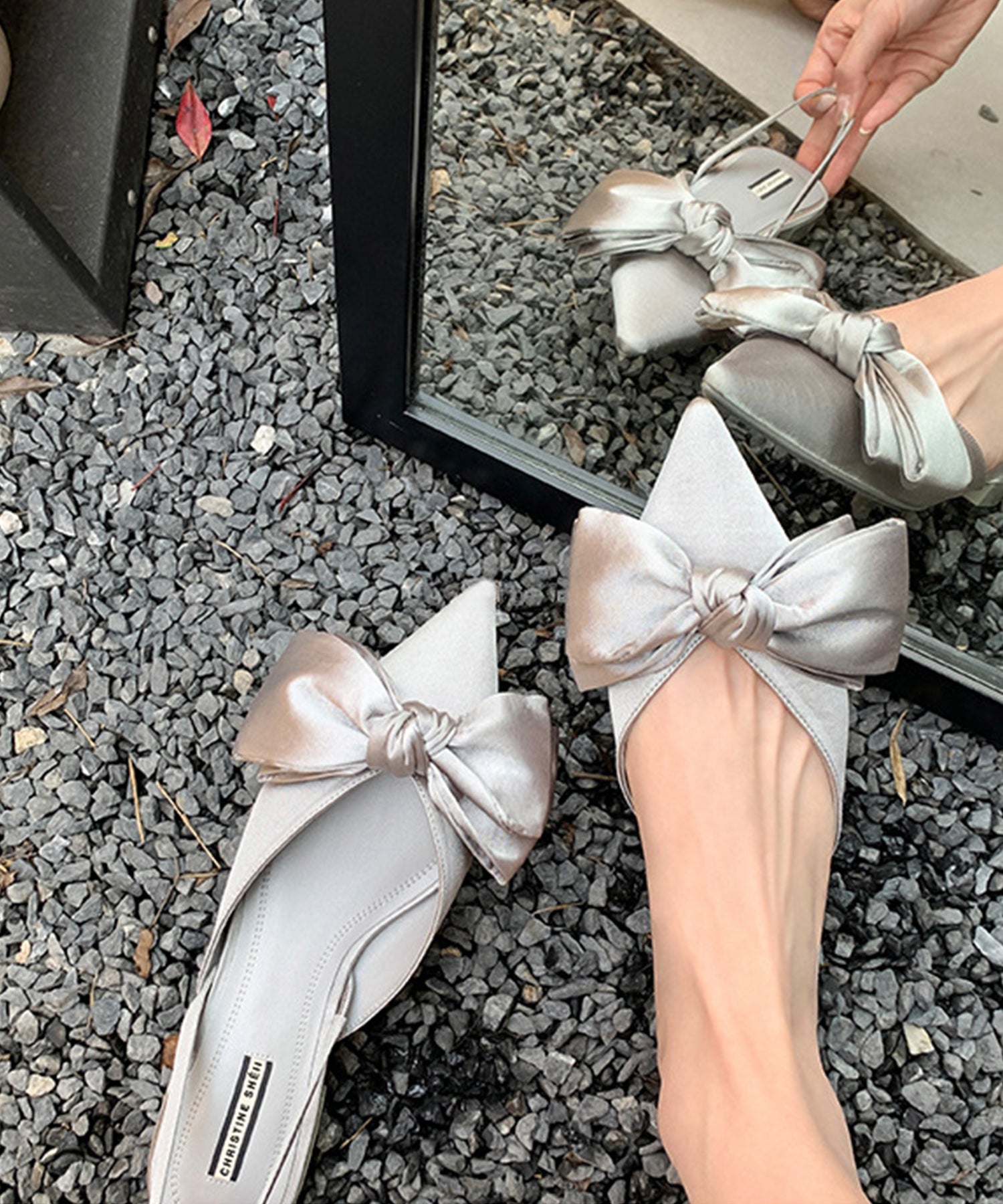 レースレディース Lace Ladies フェイクレザー バックストラップ リボン付き ポインテッド サンダル （グレー） グレー