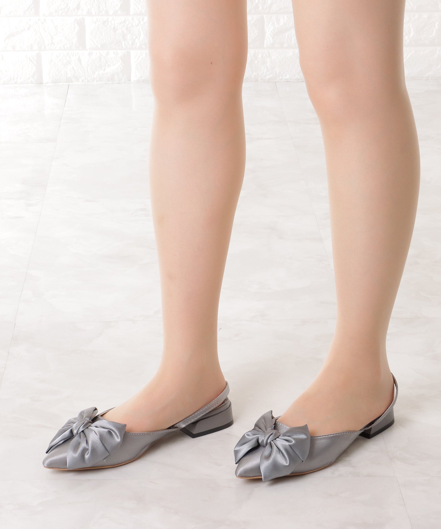 レースレディース Lace Ladies フェイクレザー バックストラップ リボン付き ポインテッド サンダル （グレー） グレー