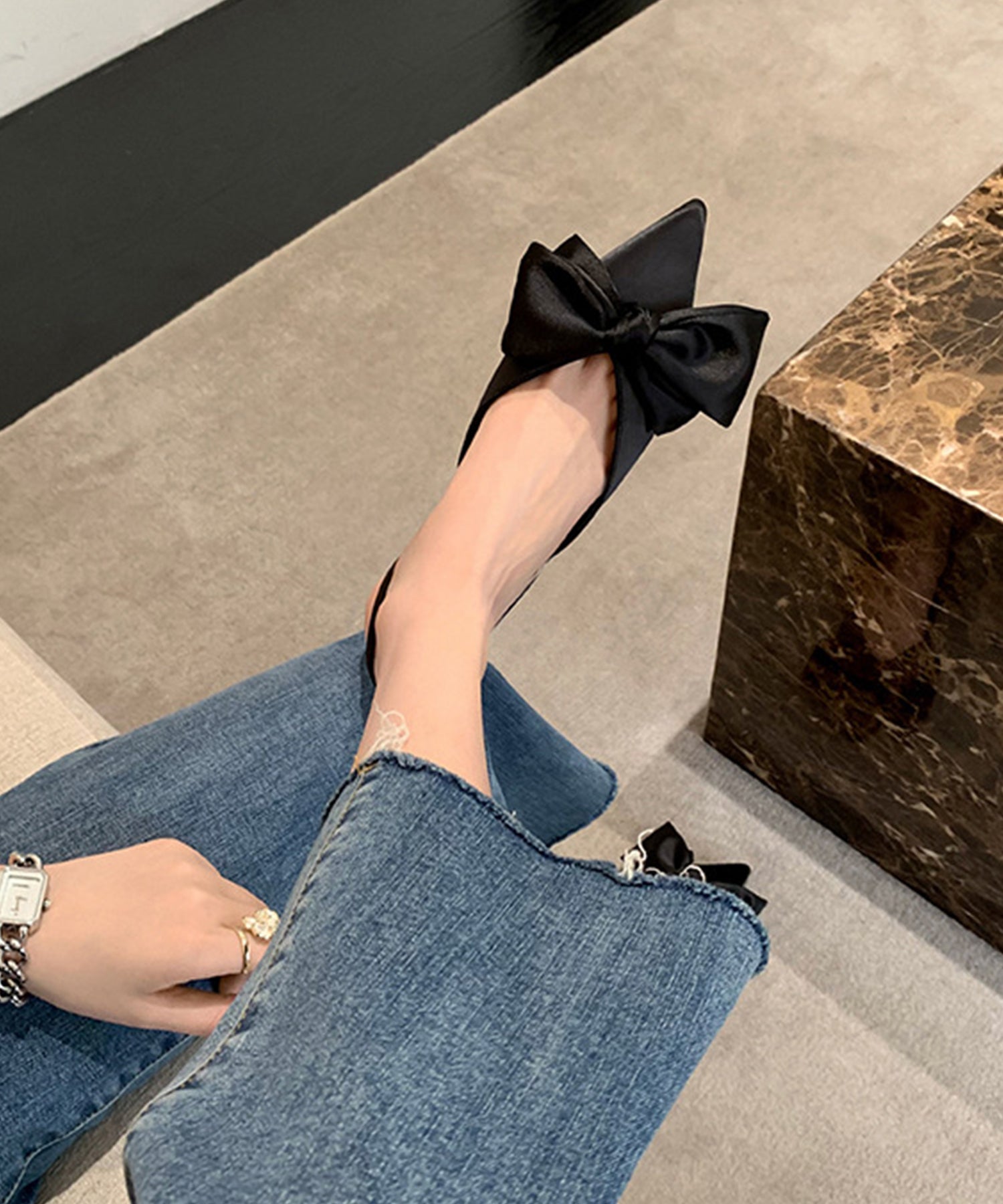 レースレディース Lace Ladies フェイクレザー バックストラップ リボン付き ポインテッド サンダル （グレー） グレー