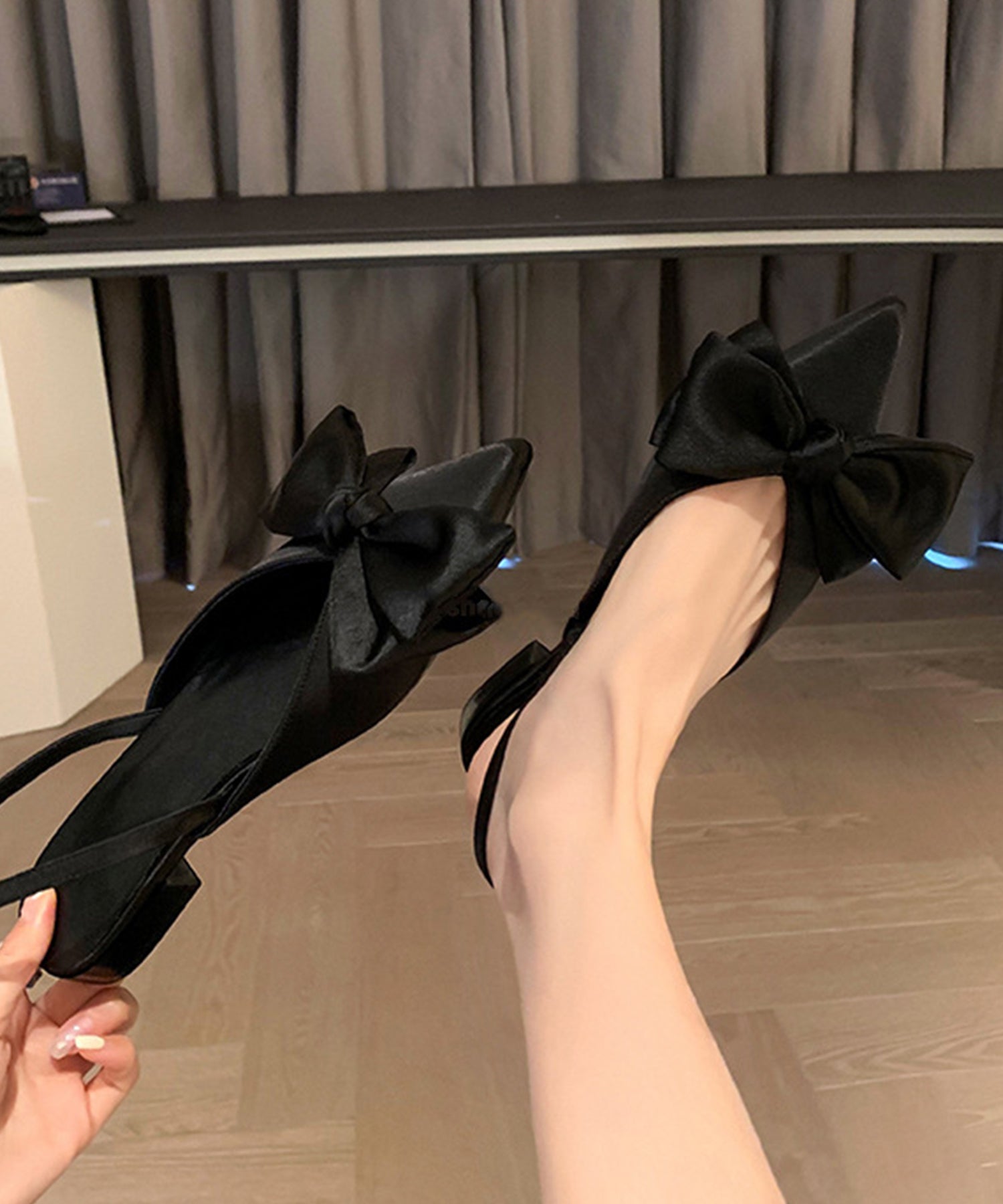レースレディース Lace Ladies フェイクレザー バックストラップ リボン付き ポインテッド サンダル （グレー） グレー