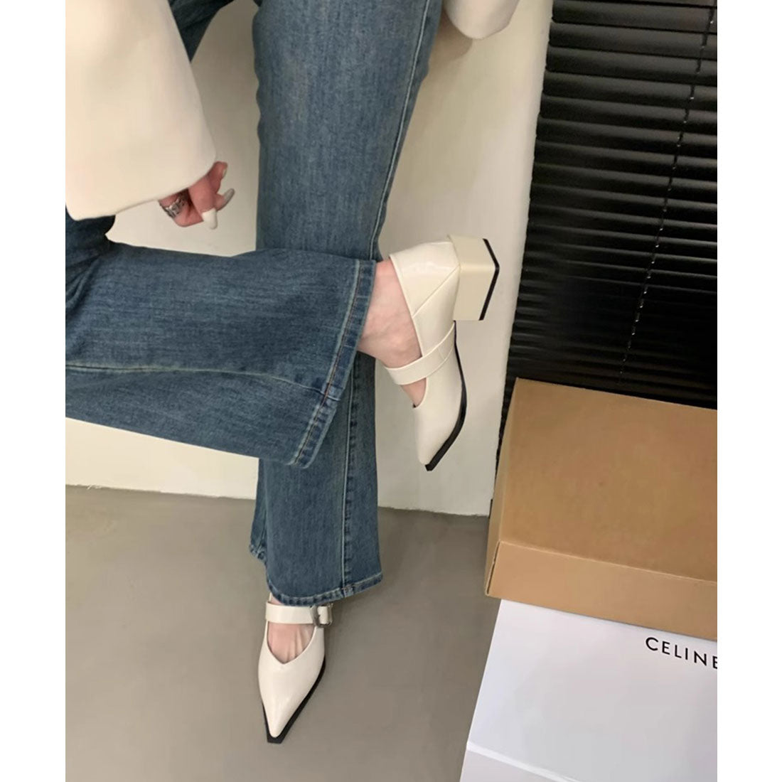 Race Ladies Lace Ladies Wide Belt Leather-like Low Heel Pumps