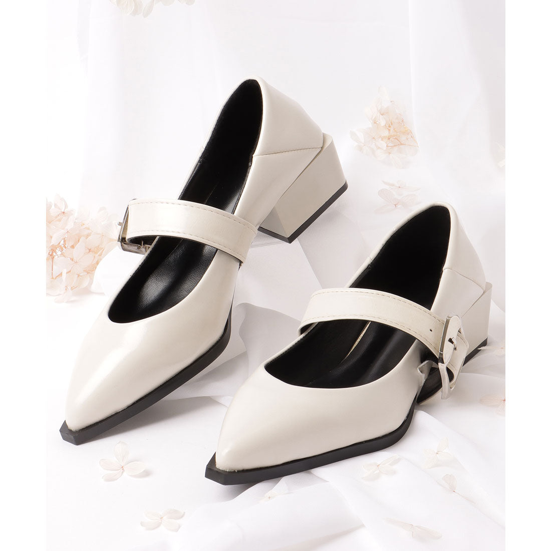 Race Ladies Lace Ladies Wide Belt Leather-like Low Heel Pumps