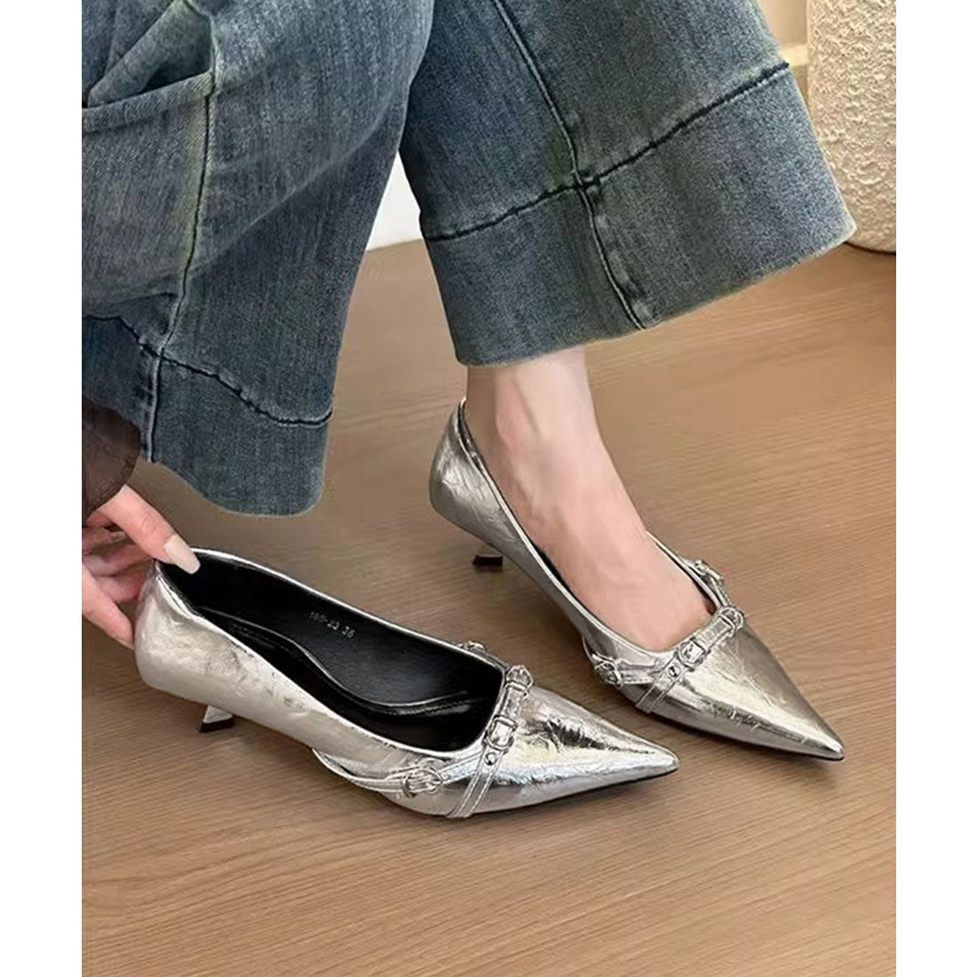レースレディース Lace Ladies レザー調 ダブル ベルト ポインテッド パンプス （シルバー） シルバー