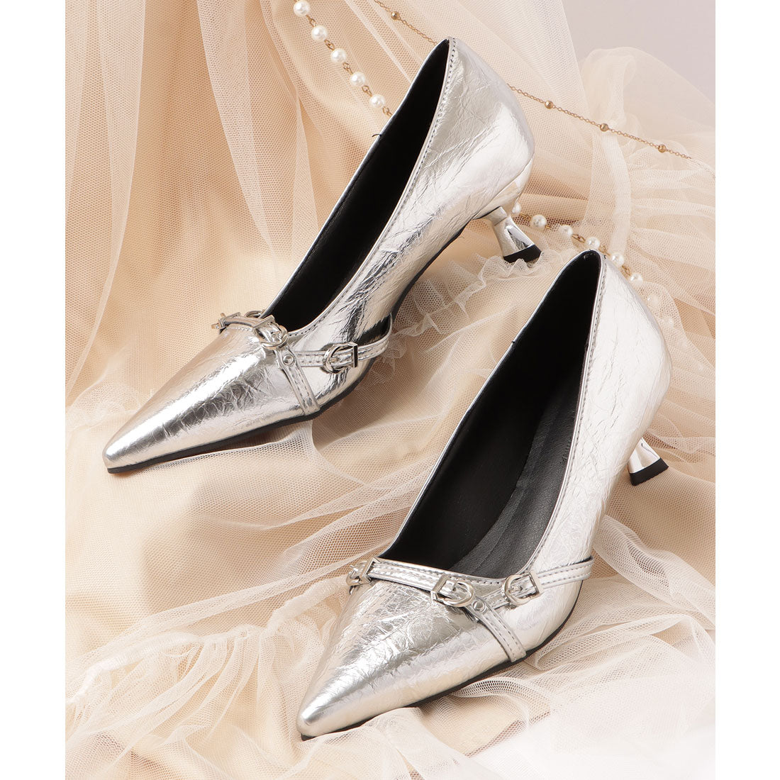 レースレディース Lace Ladies レザー調 ダブル ベルト ポインテッド パンプス （シルバー） シルバー