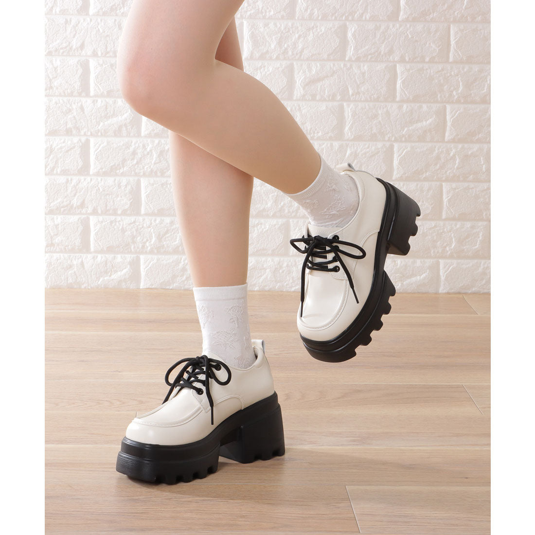 レースレディース Lace Ladies フェイクレザー 厚底 ストラップ ドレス シューズ （アイボリー） アイボリー