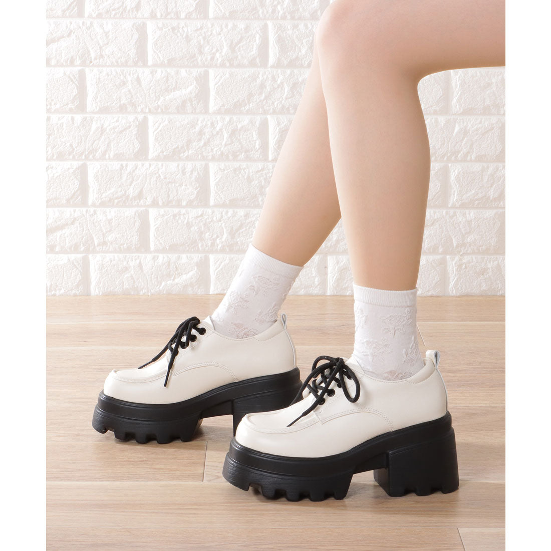 レースレディース Lace Ladies フェイクレザー 厚底 ストラップ ドレス シューズ （アイボリー） アイボリー