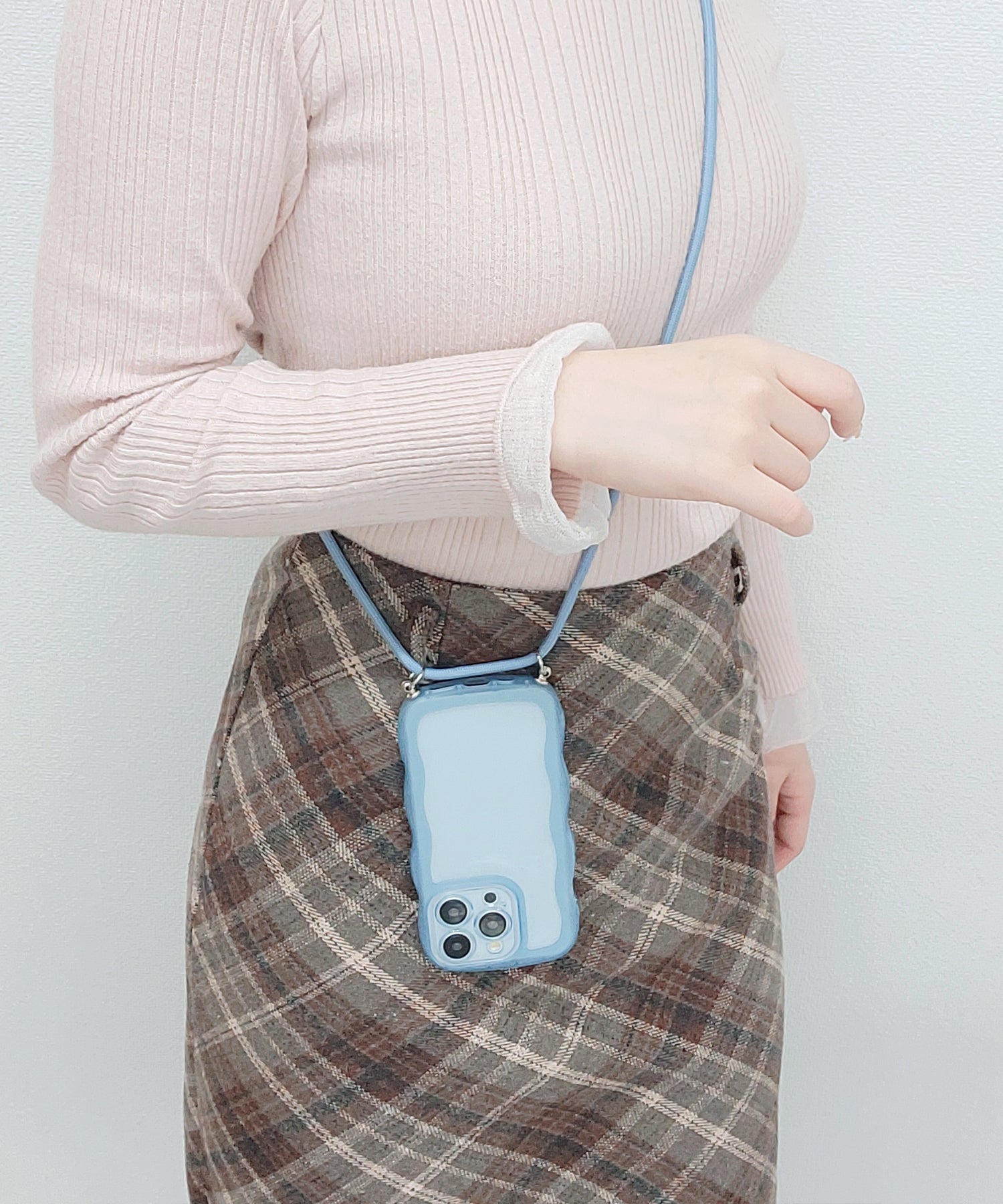 レースレディース Lace Ladies ストラップ付きクリアカラーウエーブシリコンiPhoneカバー （ブラック） ブラック