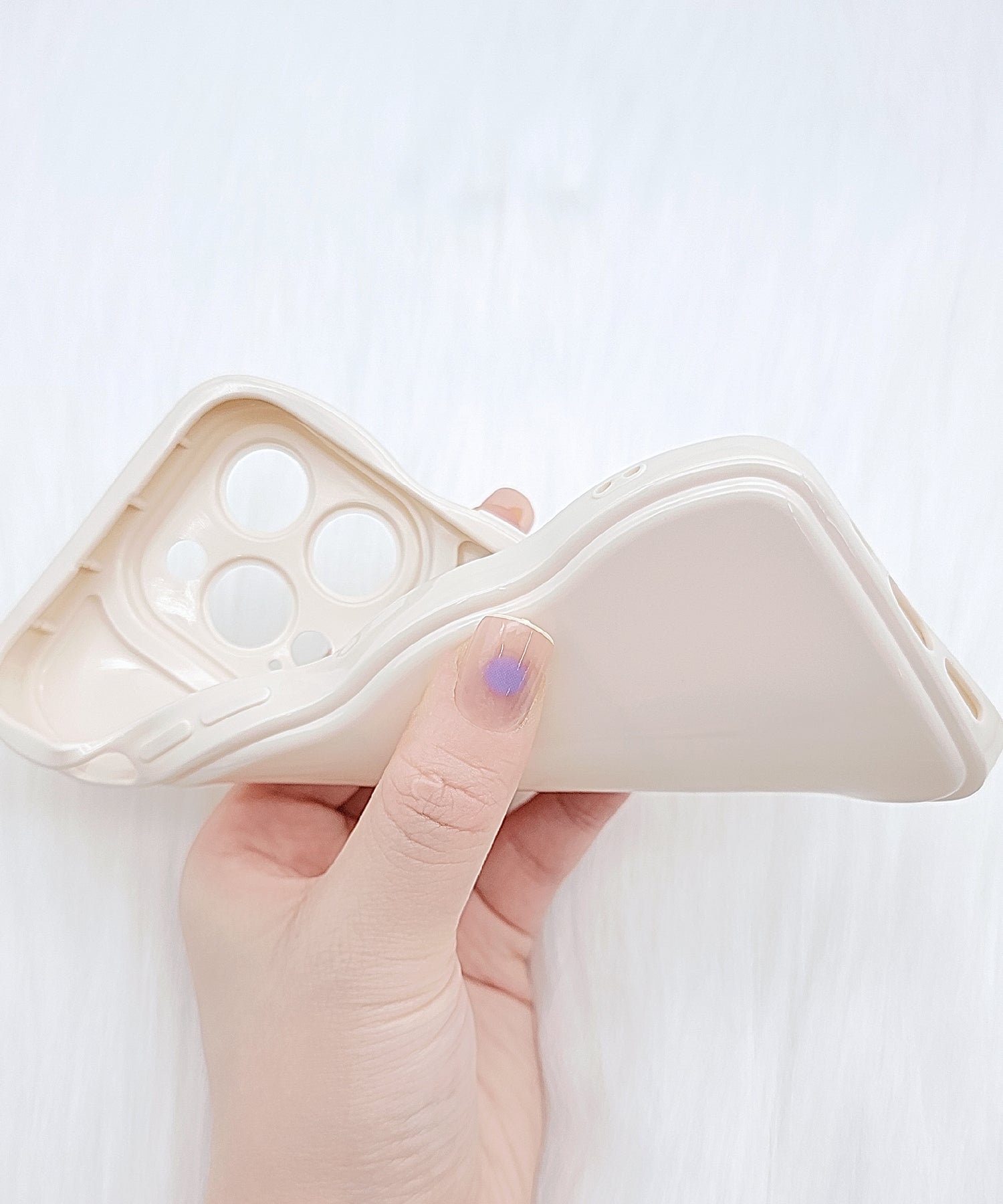 レースレディース Lace Ladies クラウドウエーブうるツヤiPhoneカバー （アイボリー） アイボリー