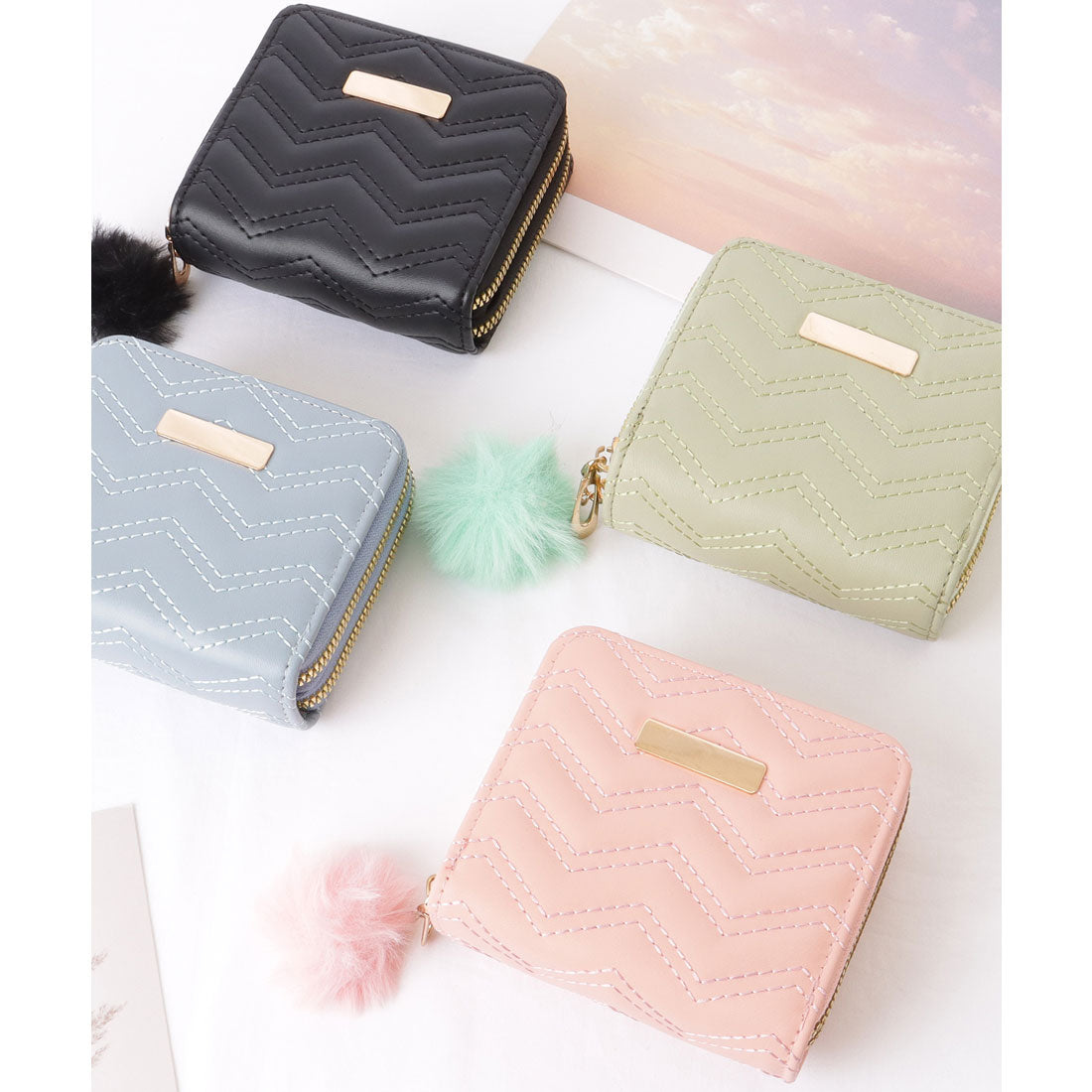 レースレディース Lace Ladies ファー チャーム付き ジグザグ ステッチ コンパクト ウォレット （ブルー） ブルー