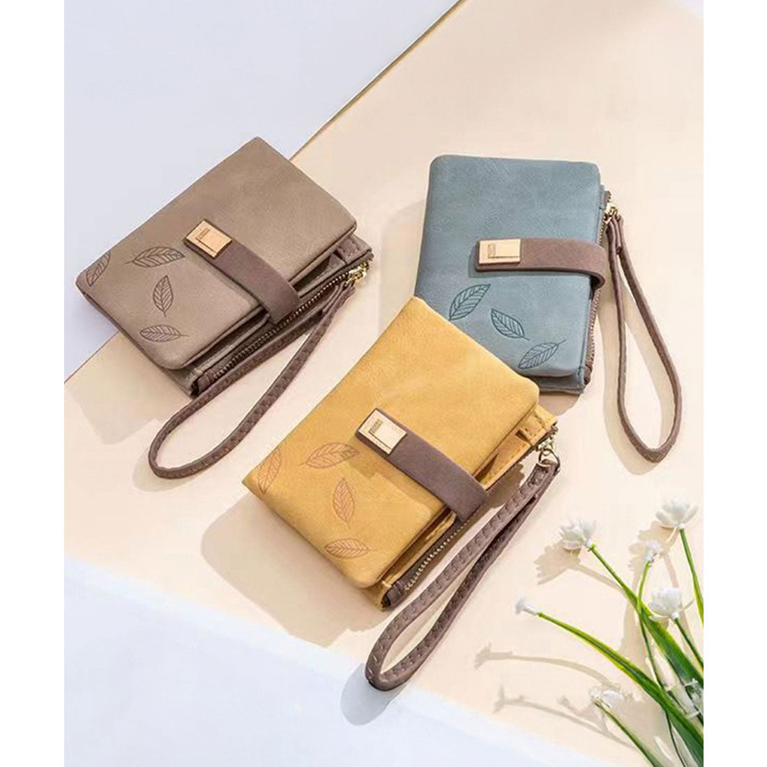 レースレディース Lace Ladies ストラップ付き スエード調 リーフ柄 二つ折り 財布