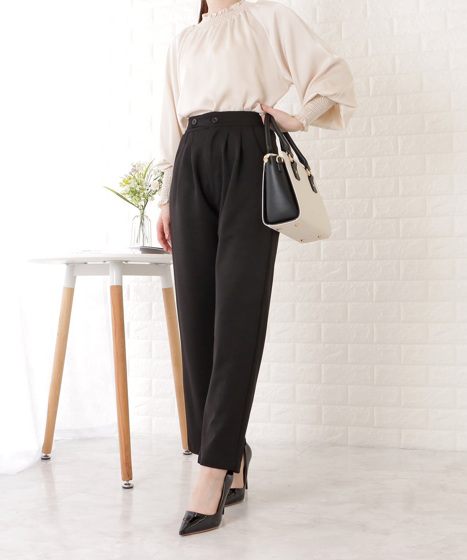 レースレディース Lace Ladies ハイウエストアシンメトリーとろみタックパンツ （グレー） グレー