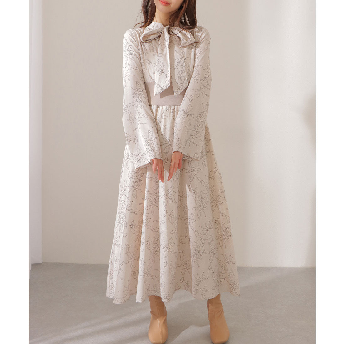 レースレディース Lace Ladies バック ギャザー ボウタイ付き 花柄 マキシ ワンピース （アイボリー） アイボリー