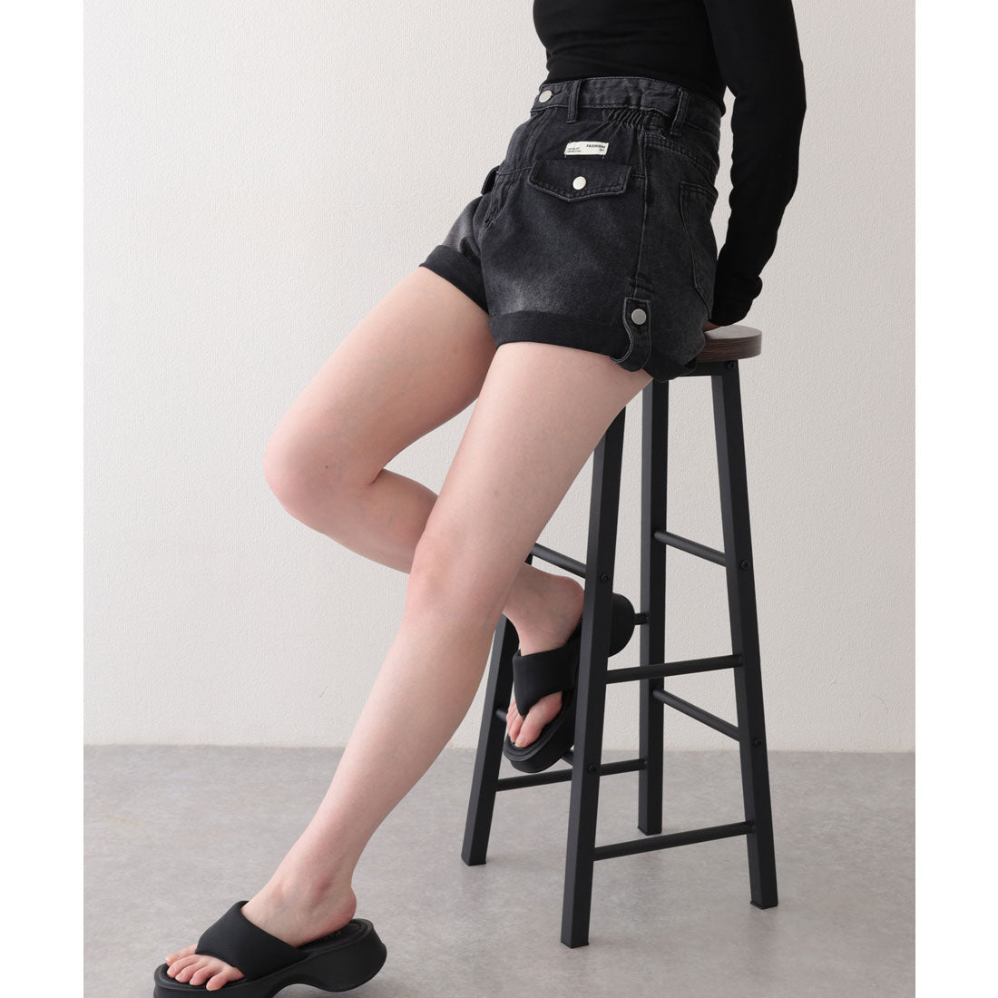 レースレディース Lace Ladies ハイウエスト ポケット付き ロールアップ デニム Aライン ショートパンツ （ブラック） ブラック