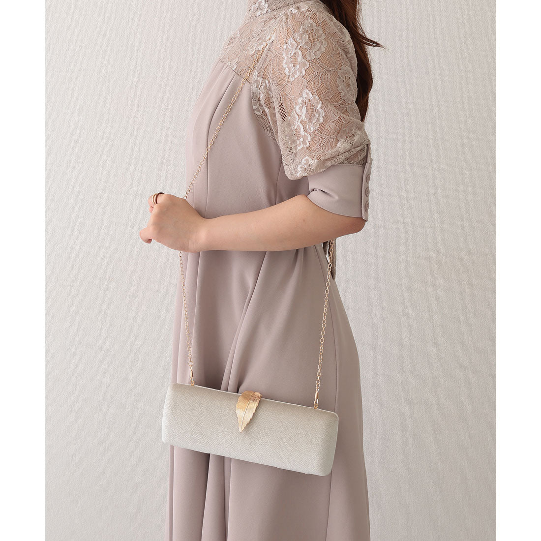 レースレディース Lace Ladies メタリック リーフ バックル付き スマート バッグ （グレー） グレー