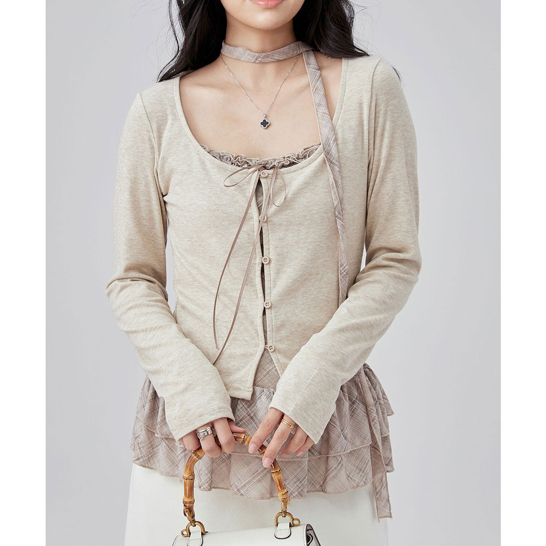 レースレディース Lace Ladies 【2点セット】チェック柄 フリル インナー × ラウンドネック カーディガン （グレージュ） グレージュ