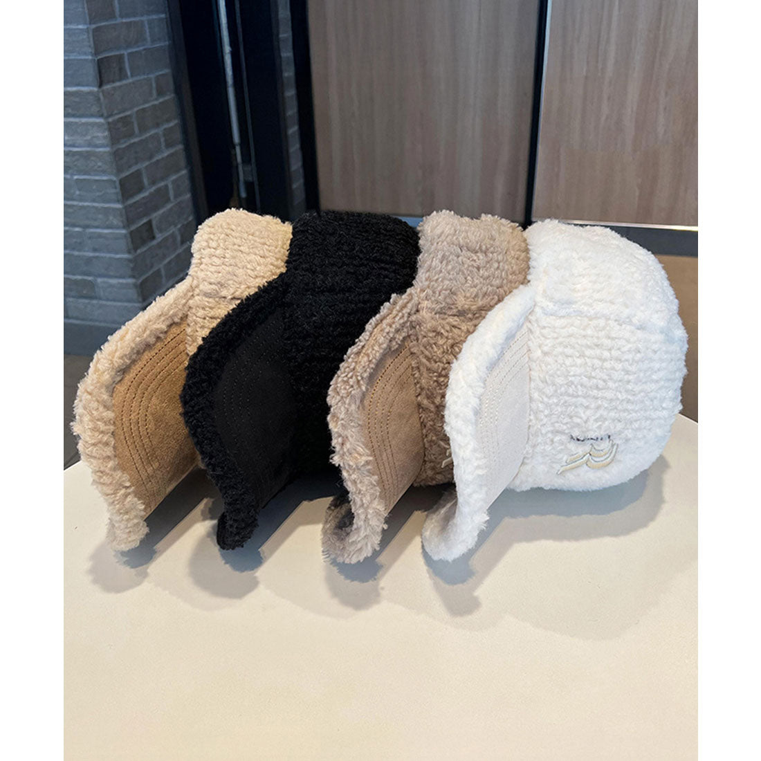 レースレディース Lace Ladies 刺繍付き 異素材 ボア ニット キャップ （ブラック） ブラック