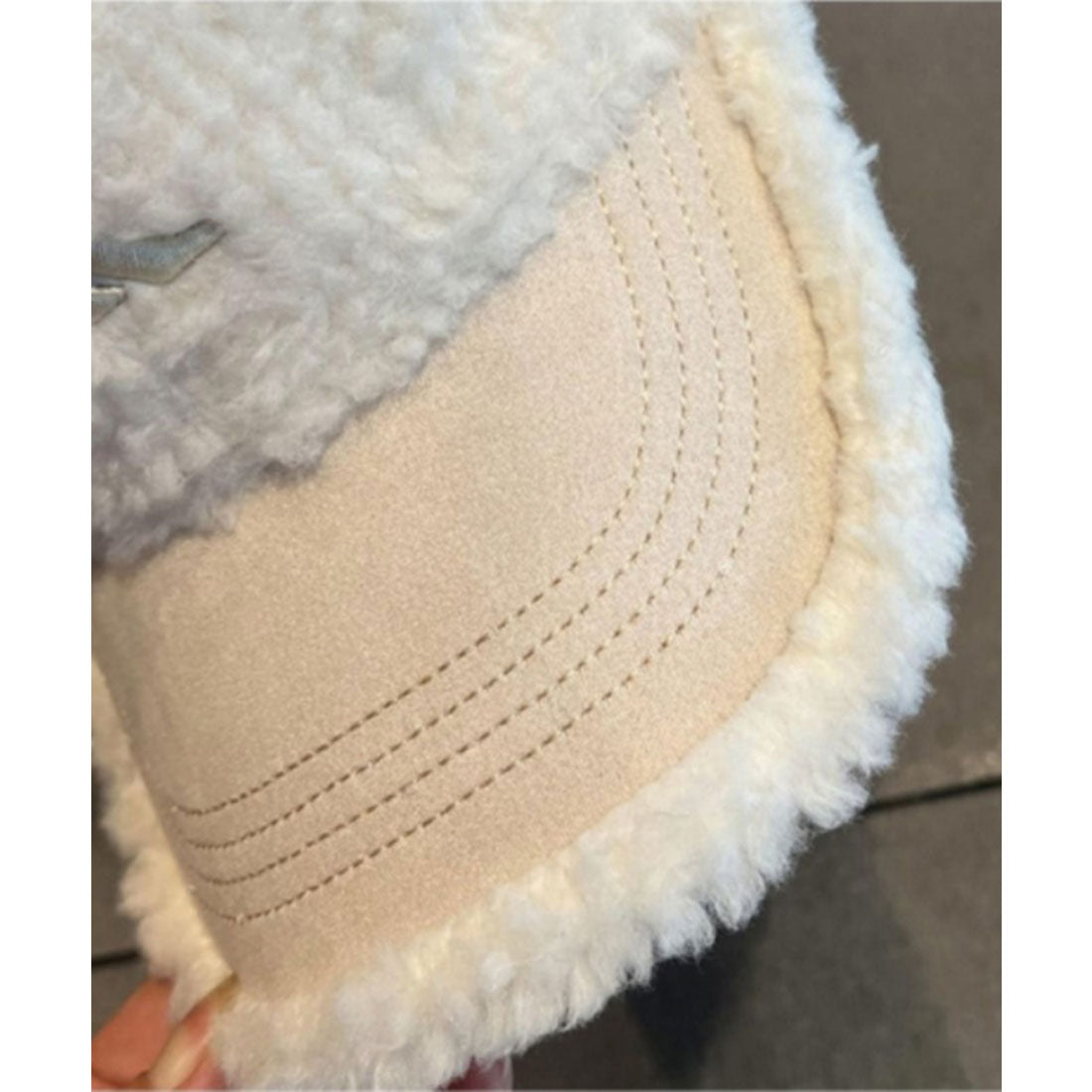 レースレディース Lace Ladies 刺繍付き 異素材 ボア ニット キャップ （ブラック） ブラック