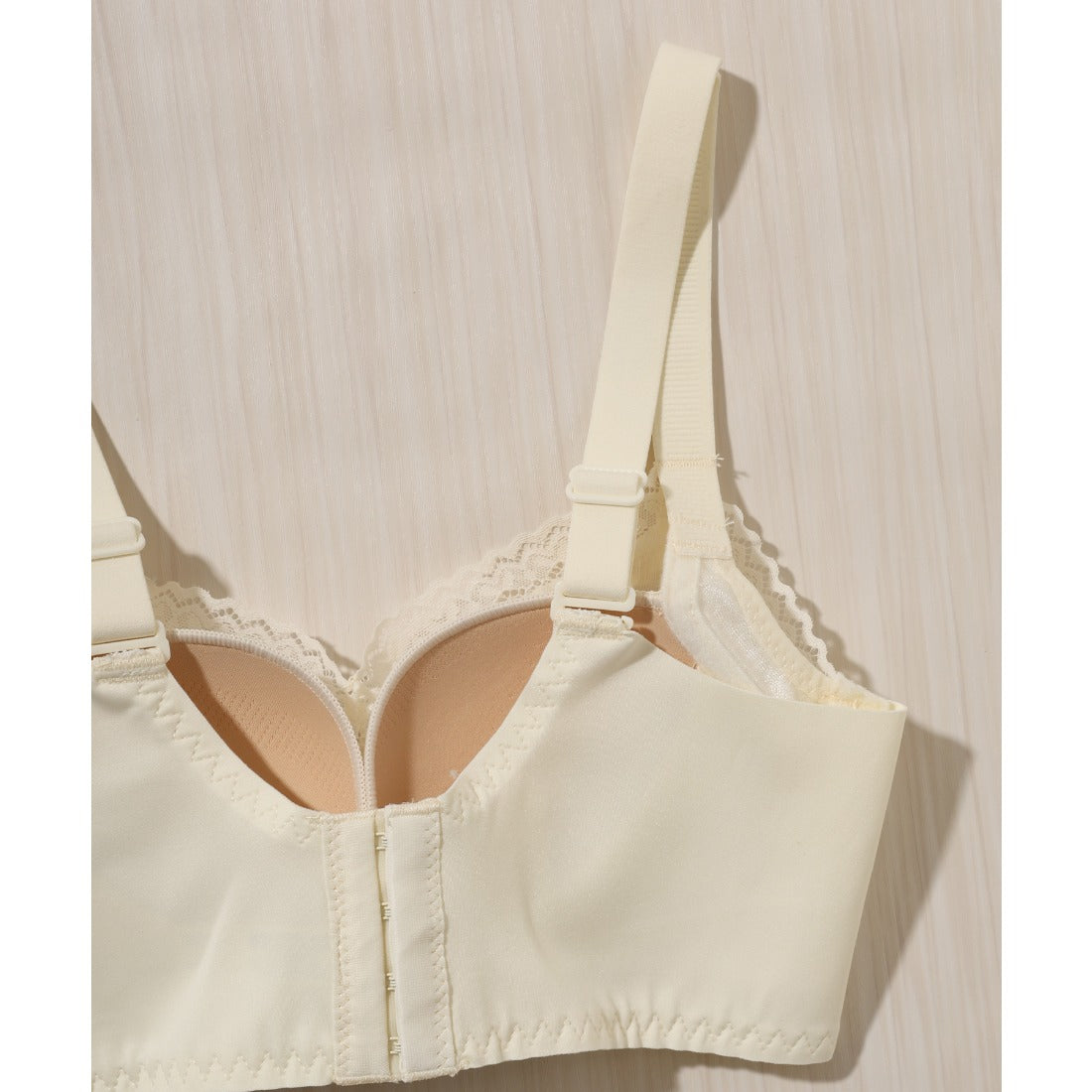 レースレディース Lace Ladies プチリボン付き Vネック 脇高 ノンワイヤー ブラジャー （ベージュ） ベージュ
