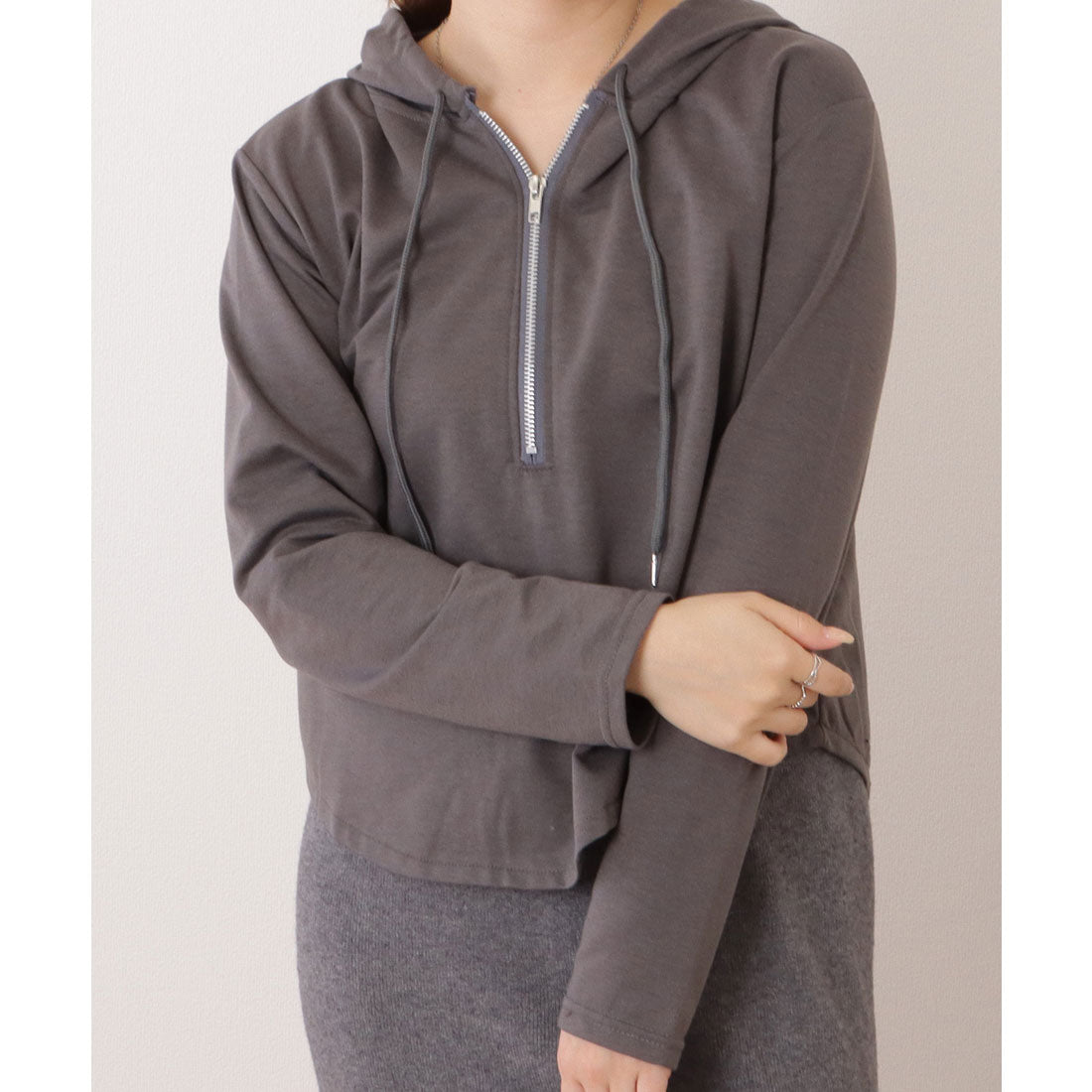 レースレディース Lace Ladies ラウンド裾コンパクトフーデットプルオーバー （グレー） グレー