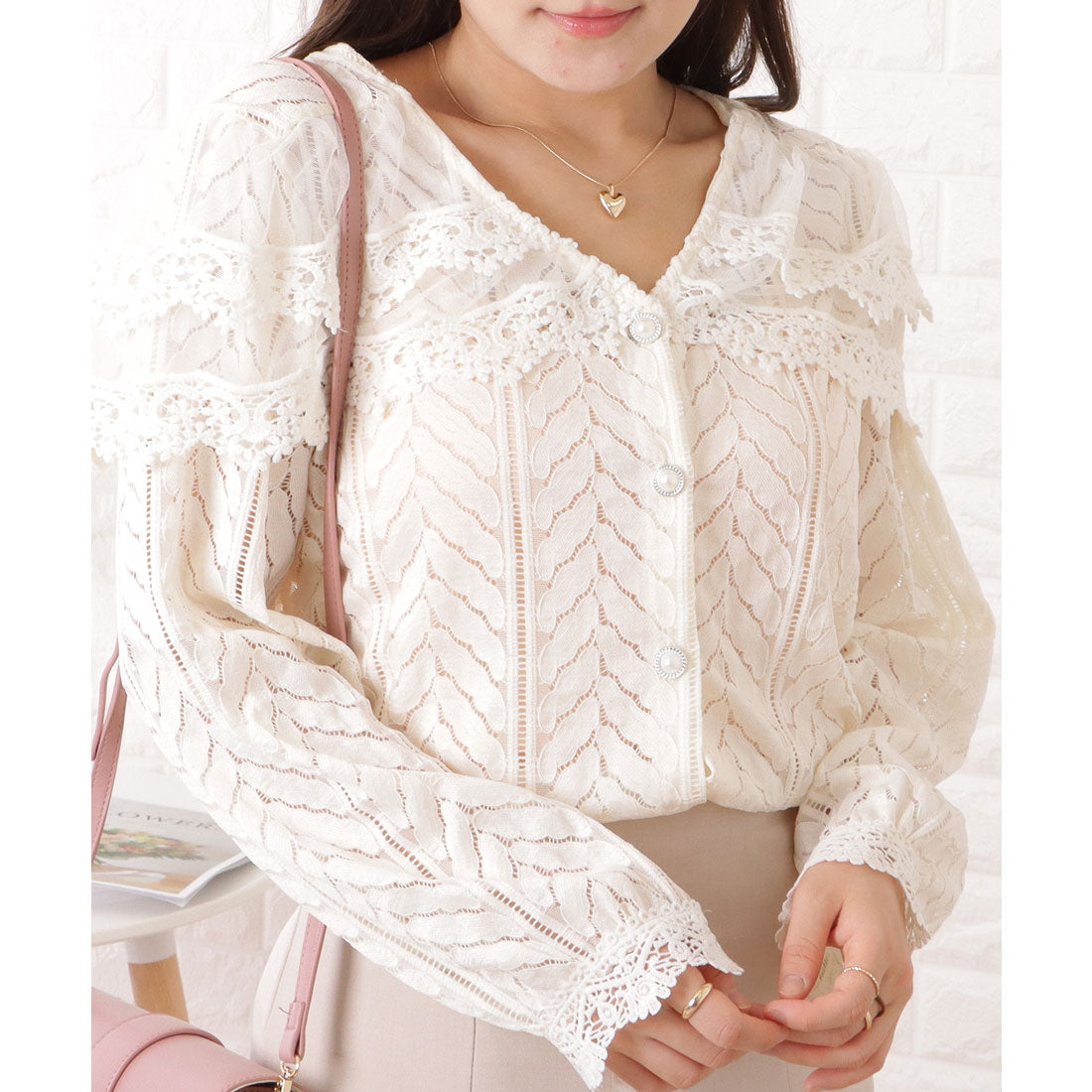 レースレディース Lace Ladies Vネックレース付きフレンチシックトップス （アイボリー） アイボリー