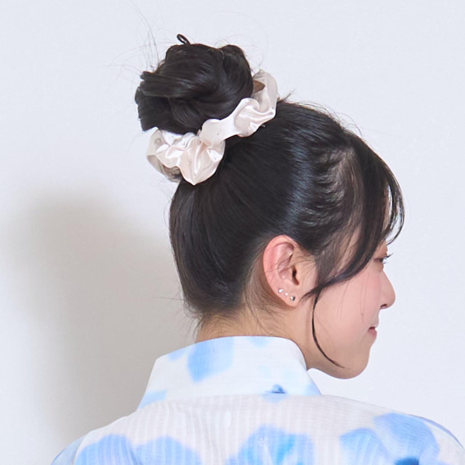 ラブトキシック Lovetoxic ストーンつきサテンシュシュ （黒） 黒